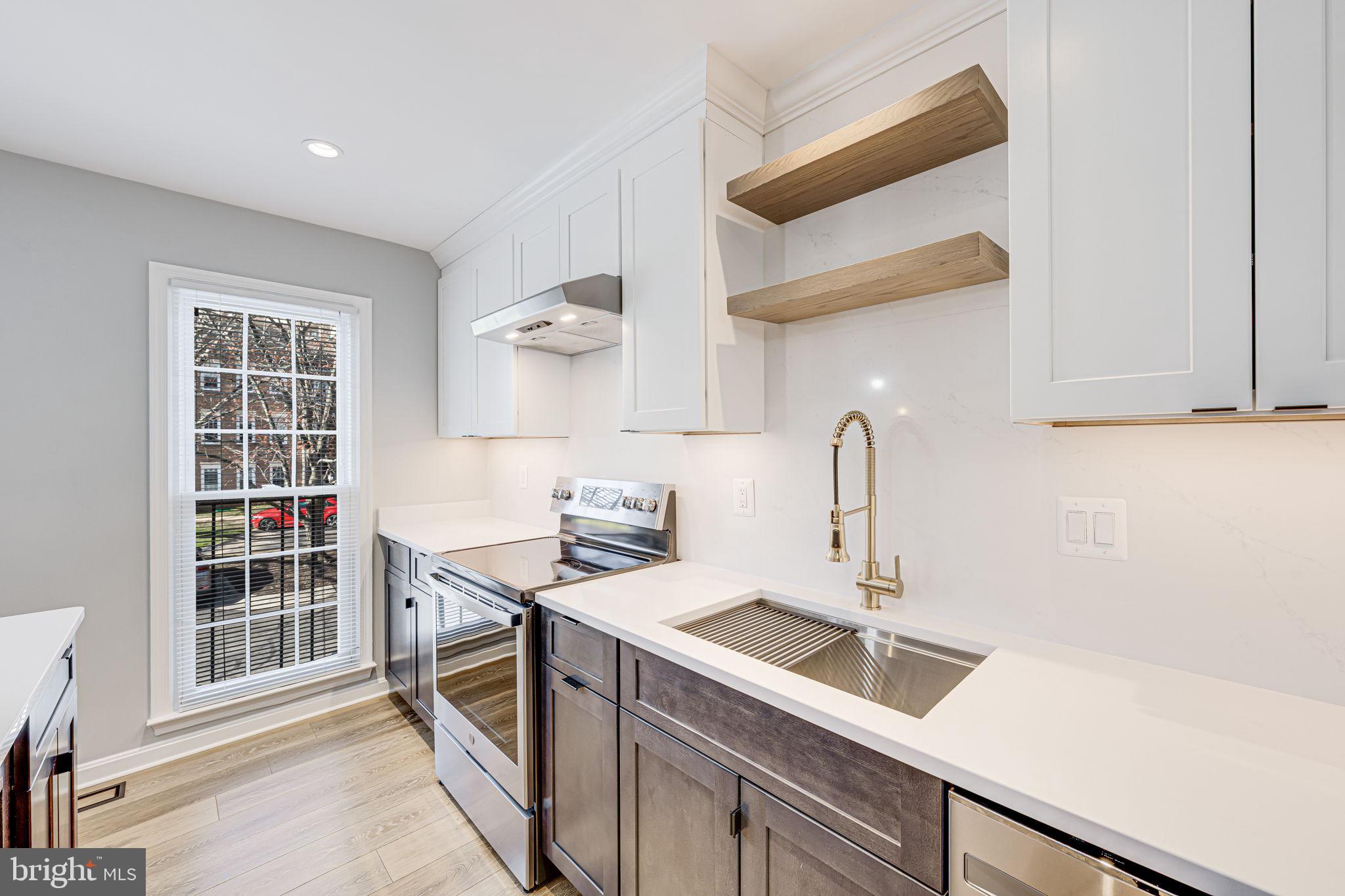 4 S MANCHESTER STREET