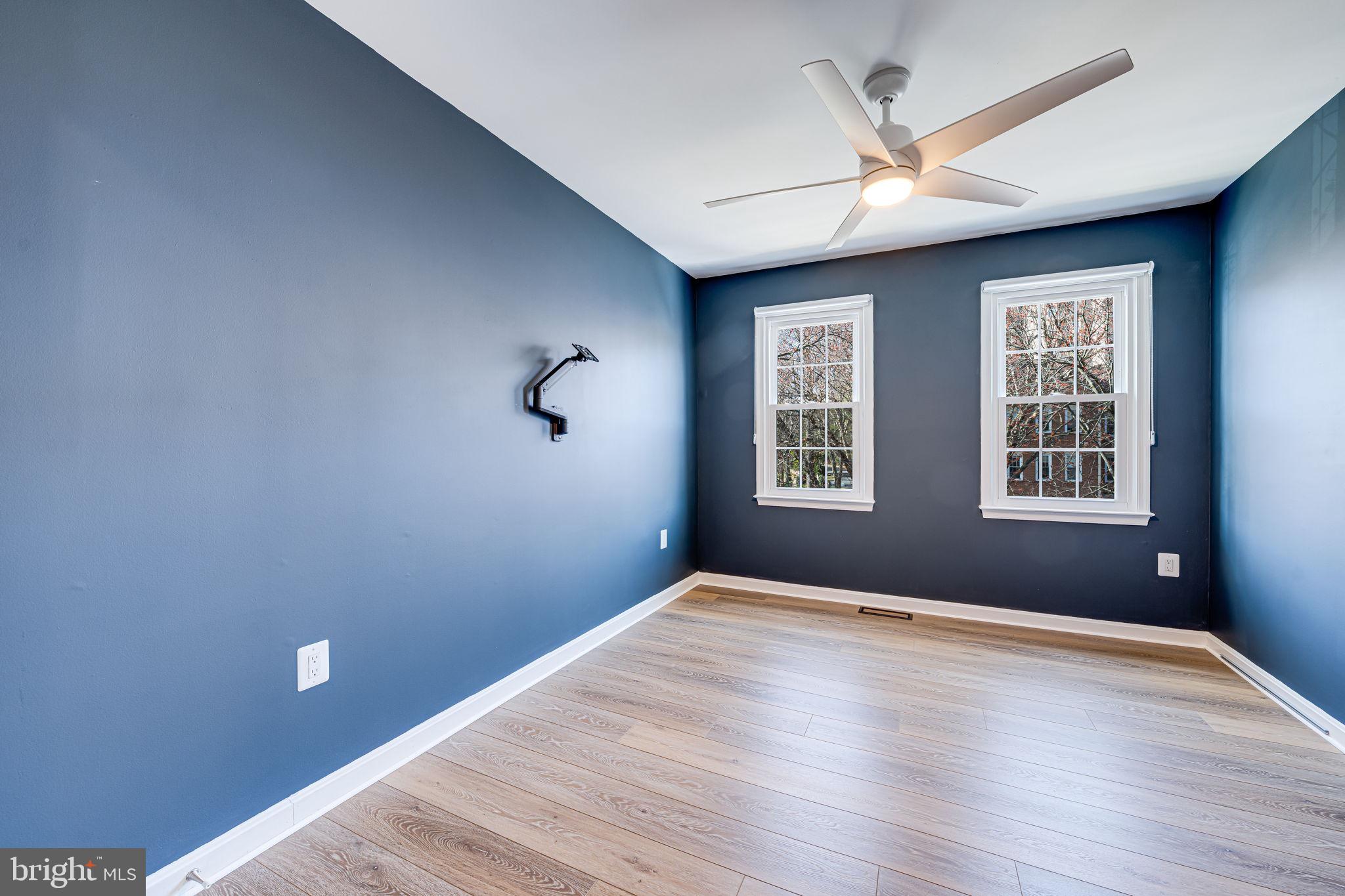 4 S MANCHESTER STREET