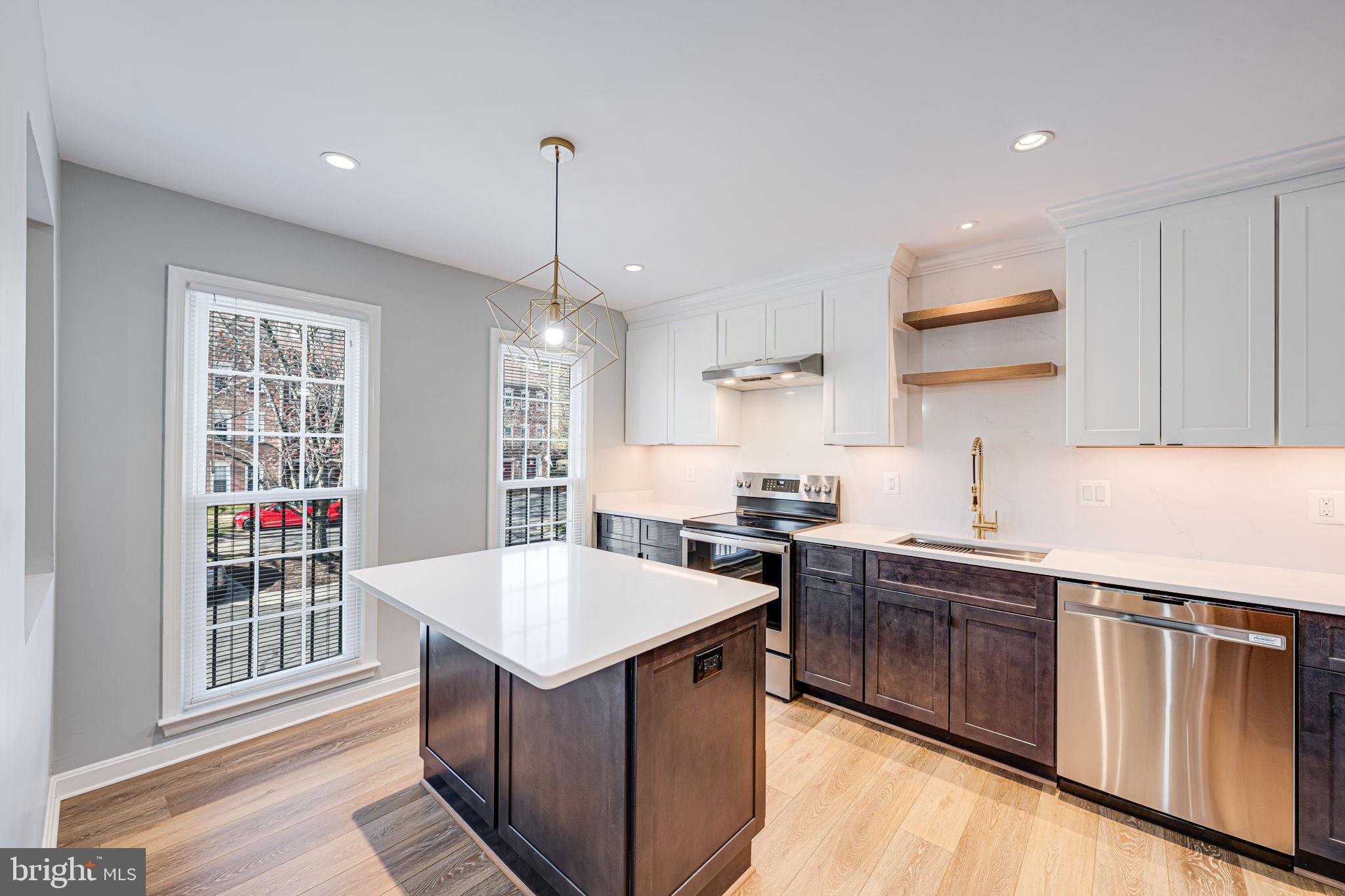 4 S MANCHESTER STREET