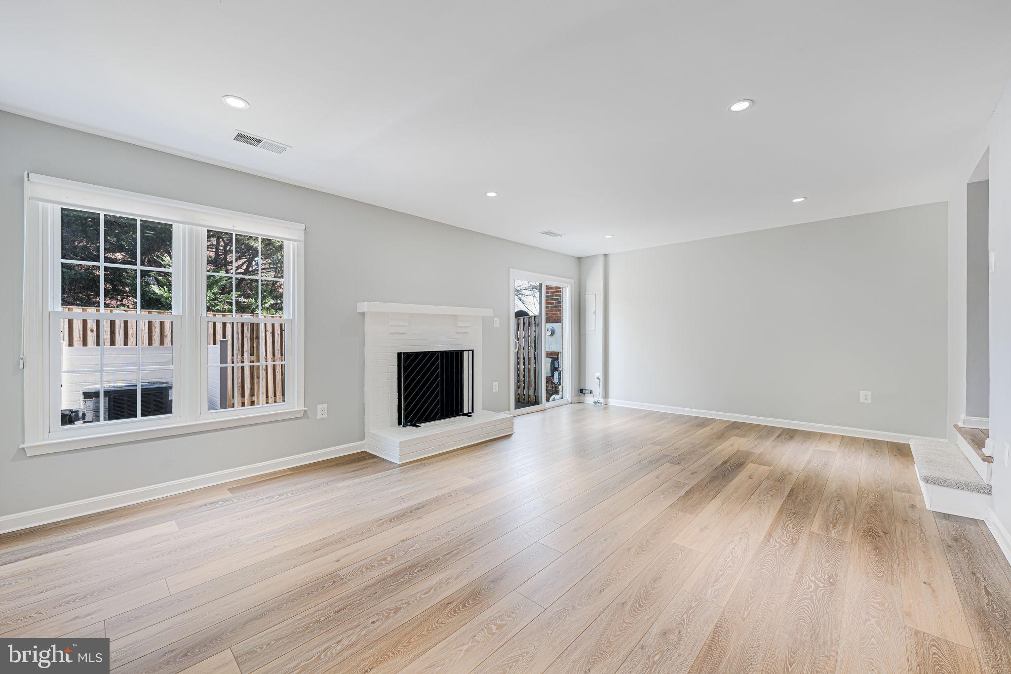 4 S MANCHESTER STREET