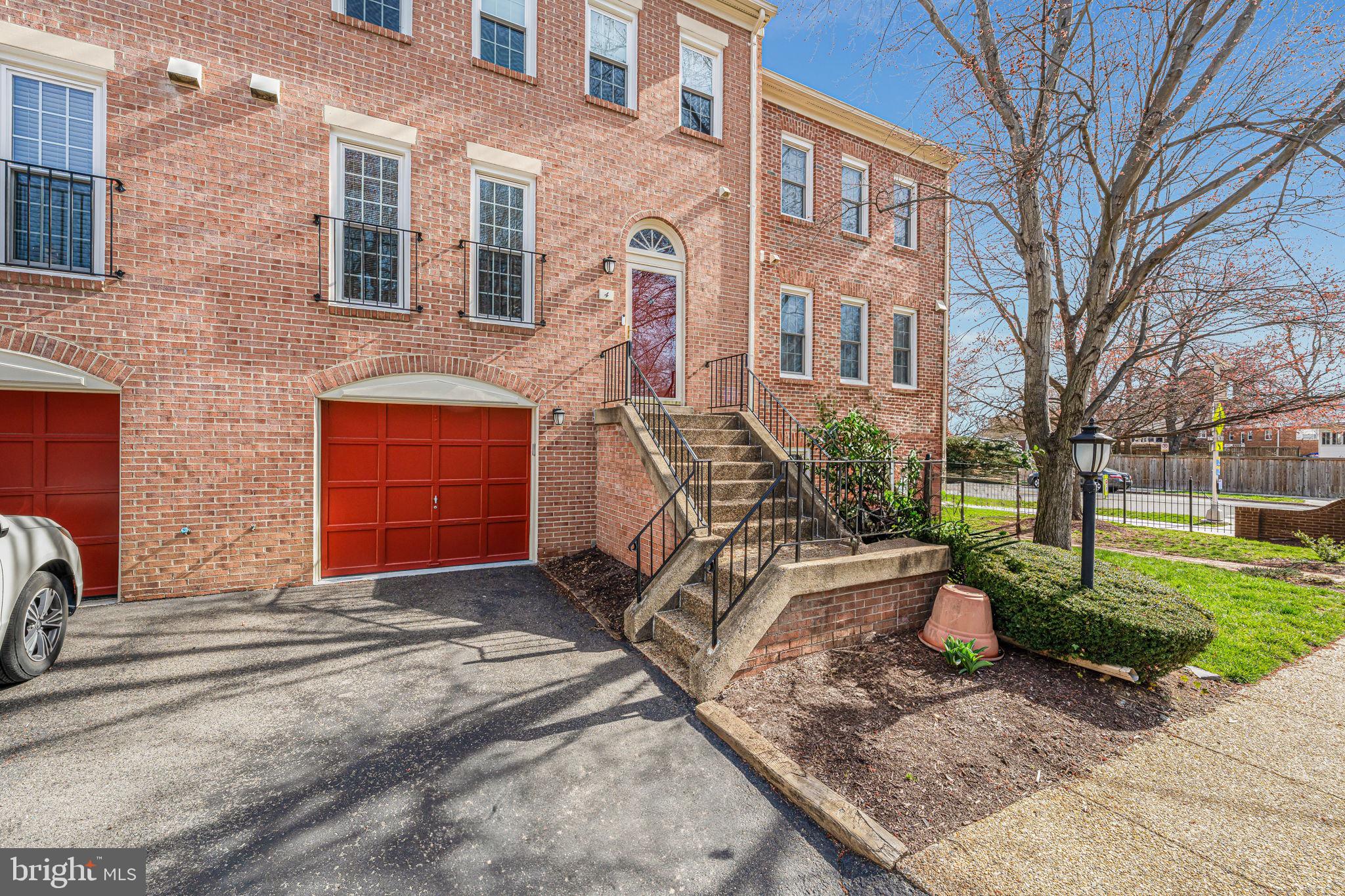 4 S MANCHESTER STREET