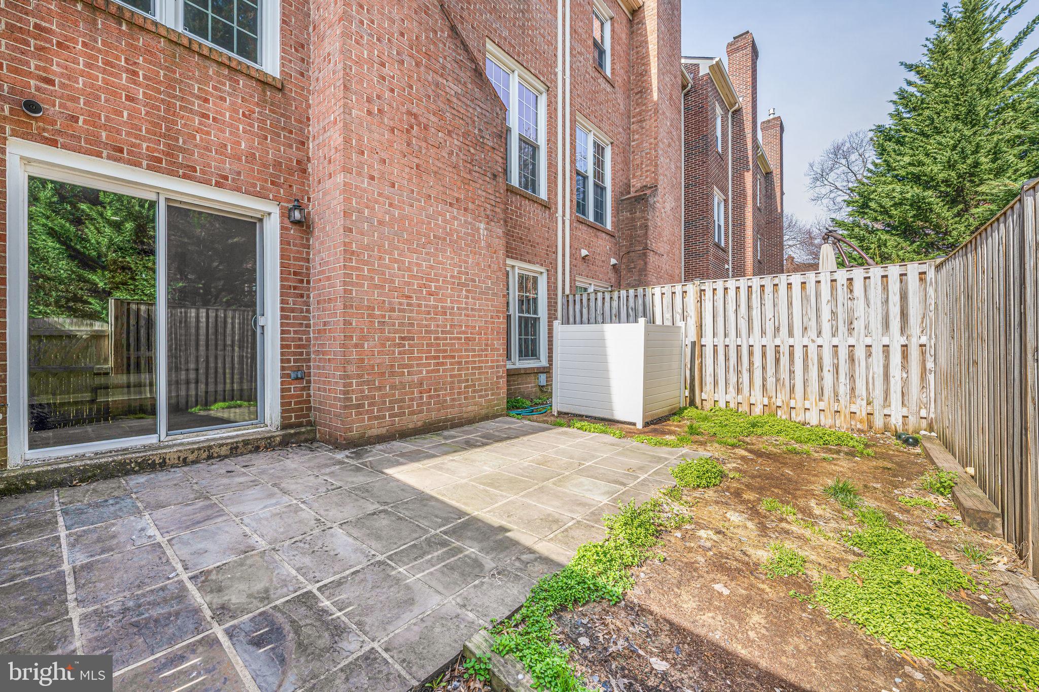 4 S MANCHESTER STREET