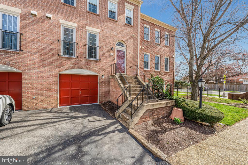 4 S MANCHESTER STREET