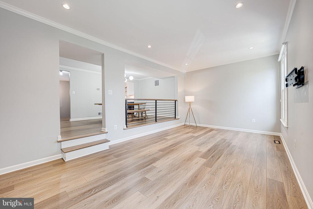 4 S MANCHESTER STREET