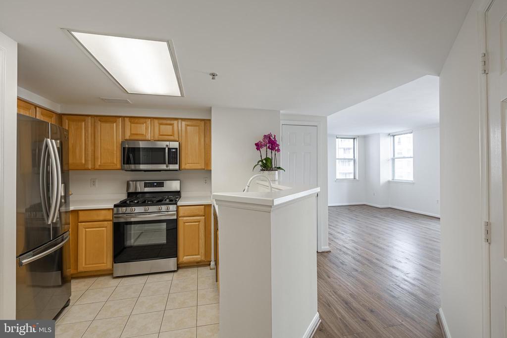 3835 N 9TH STREET N 709W