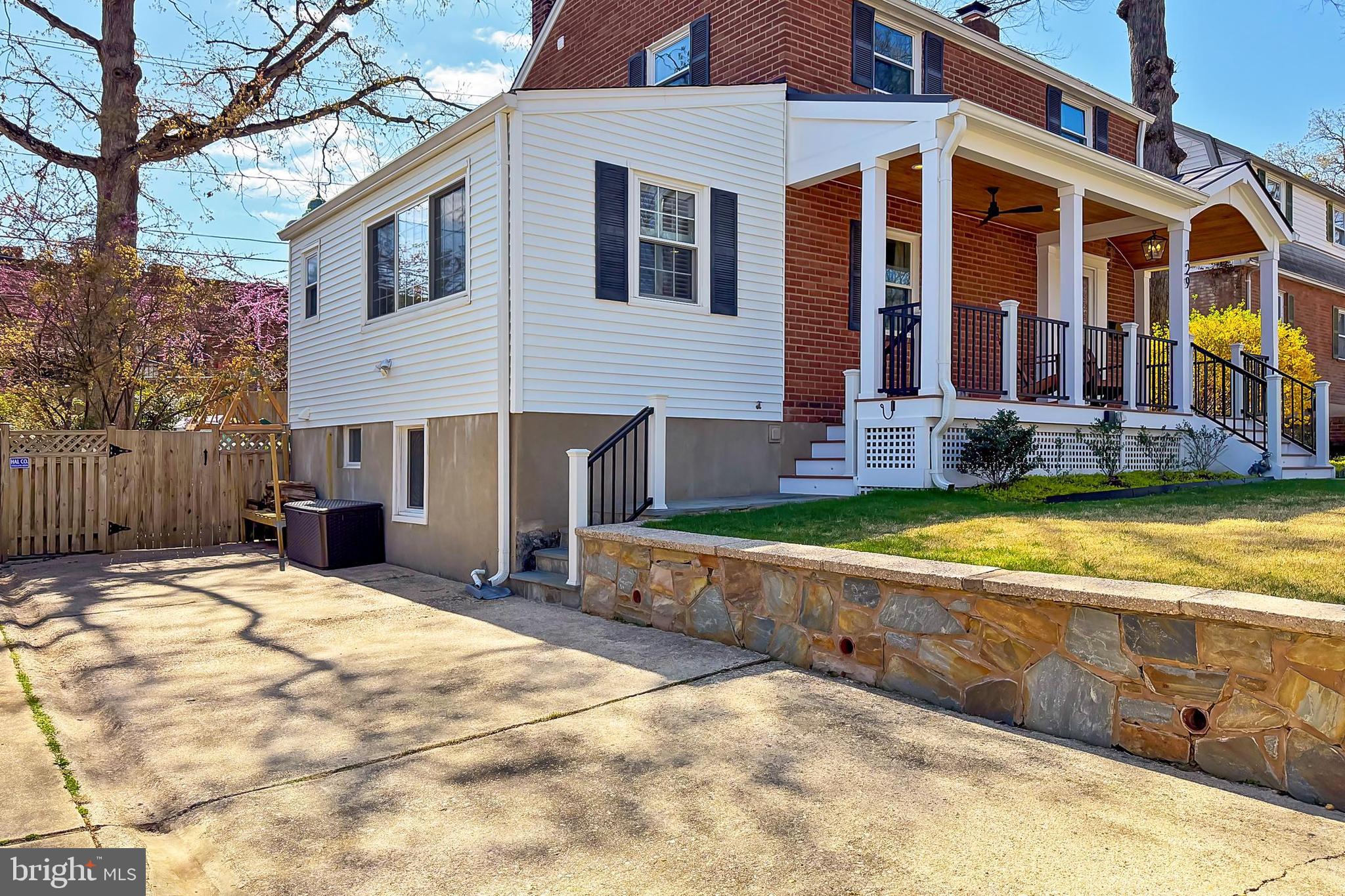 129 N COLUMBUS STREET