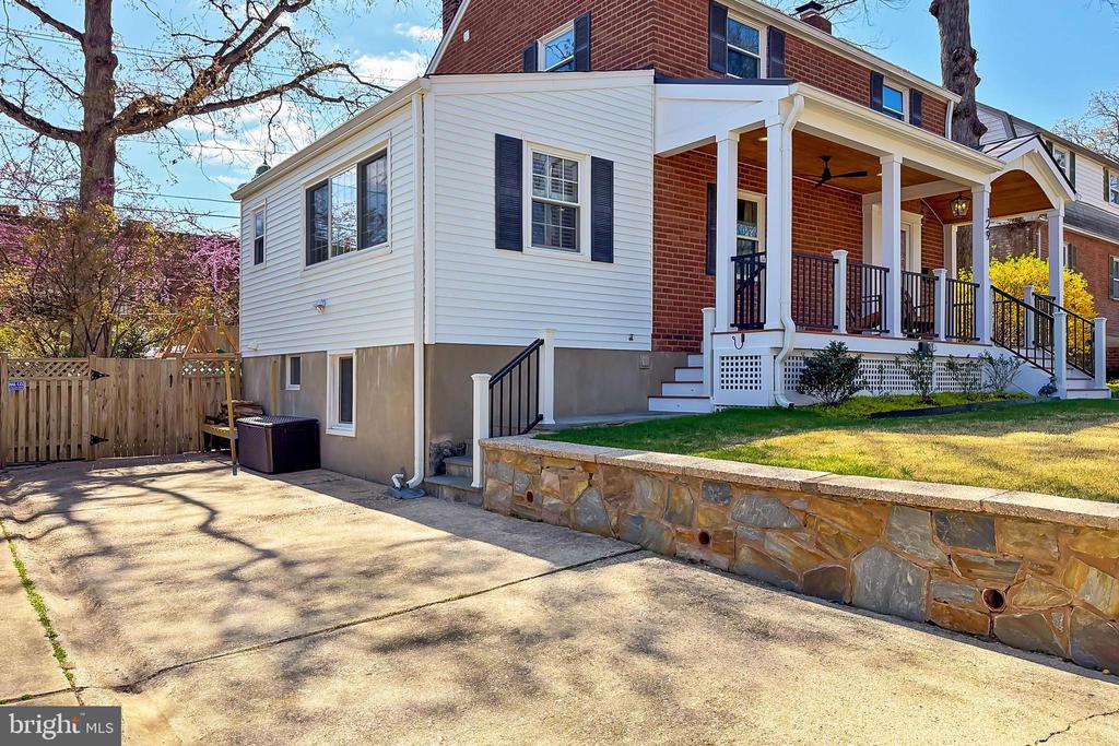 129 N COLUMBUS STREET