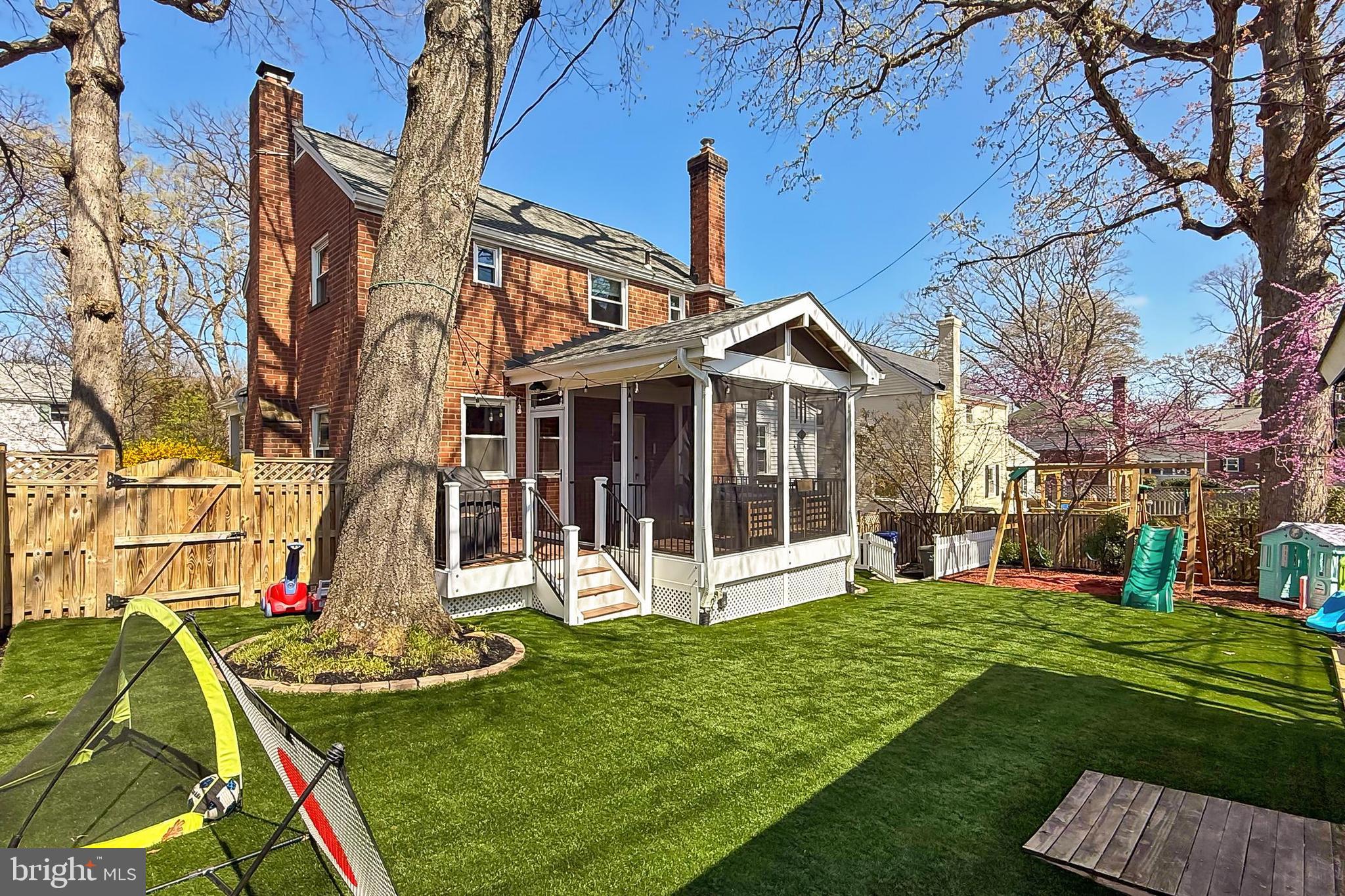 129 N COLUMBUS STREET
