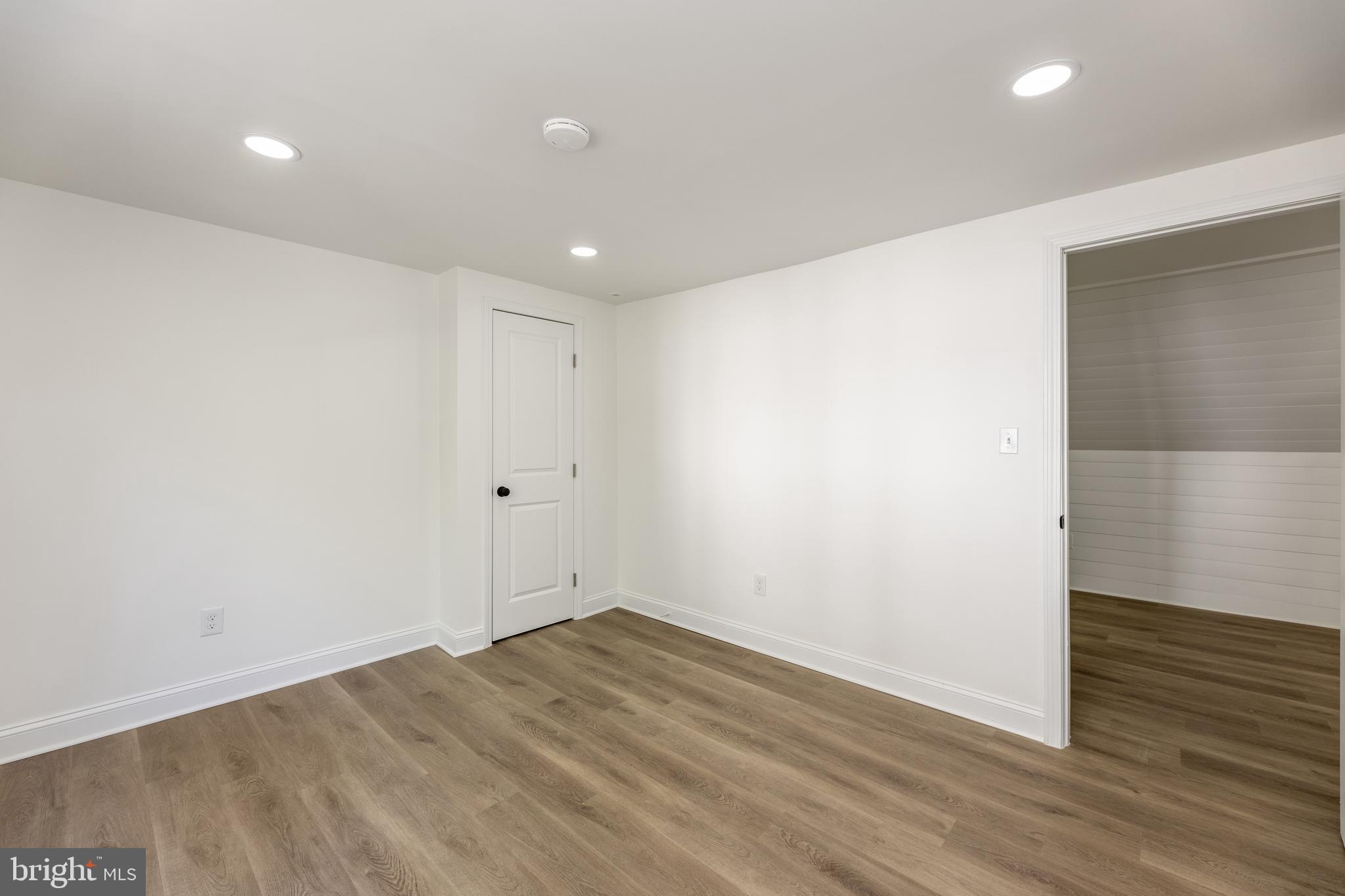 3700 LORCOM LANE