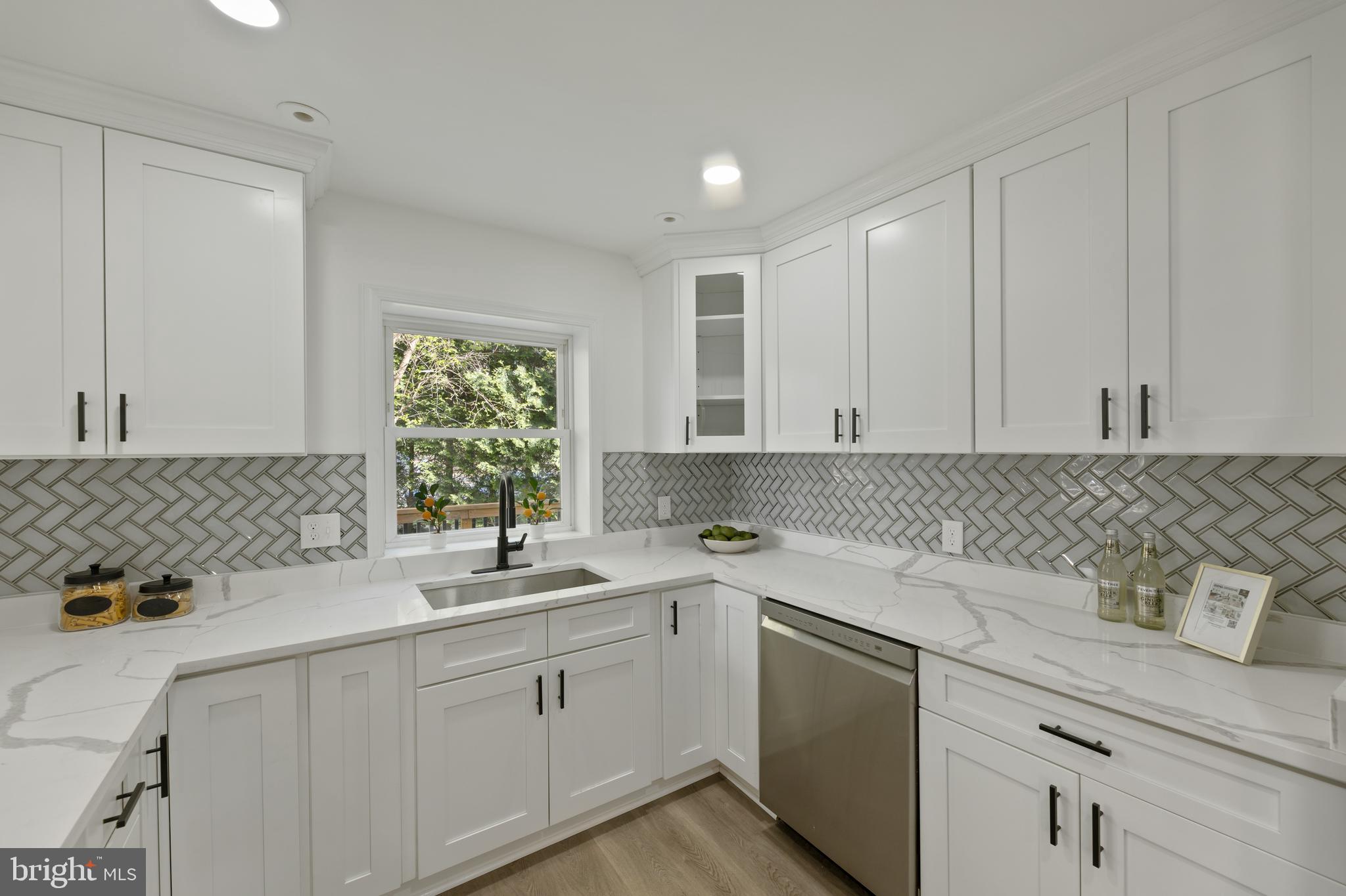 3700 LORCOM LANE