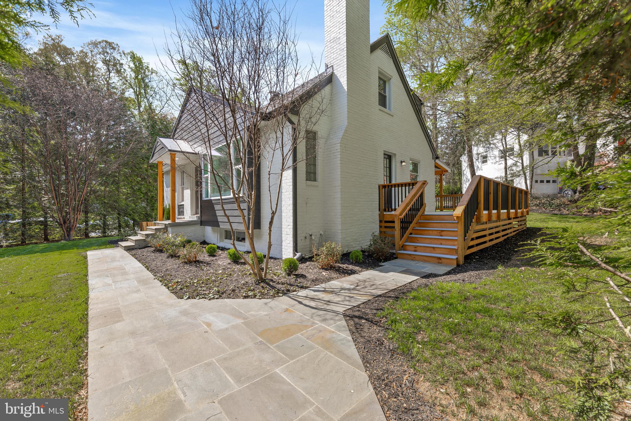 3700 LORCOM LANE