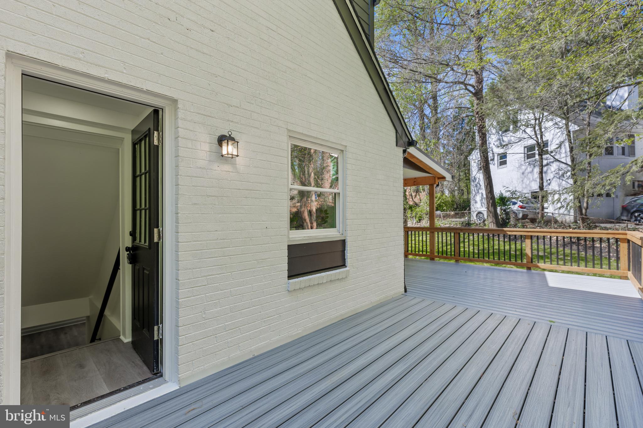 3700 LORCOM LANE