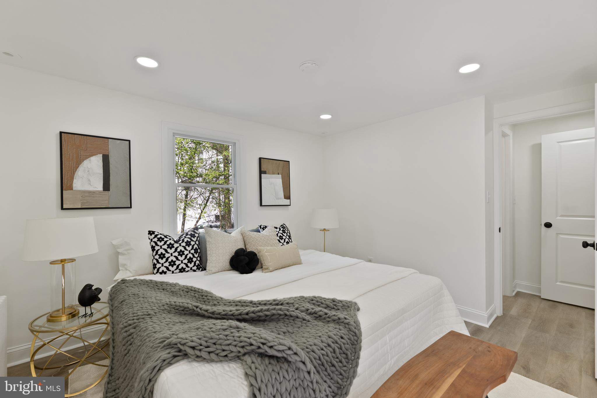3700 LORCOM LANE