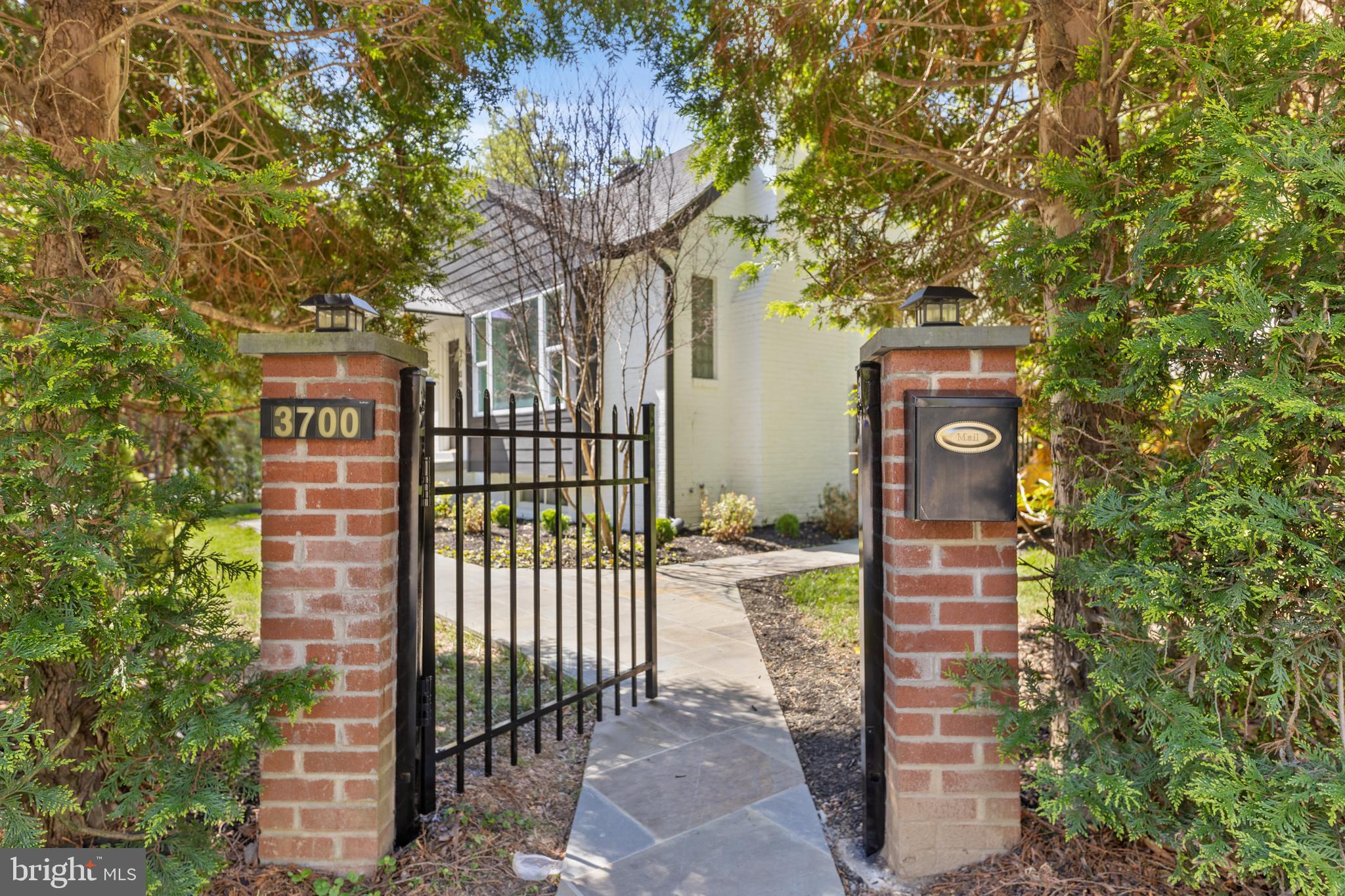 3700 LORCOM LANE