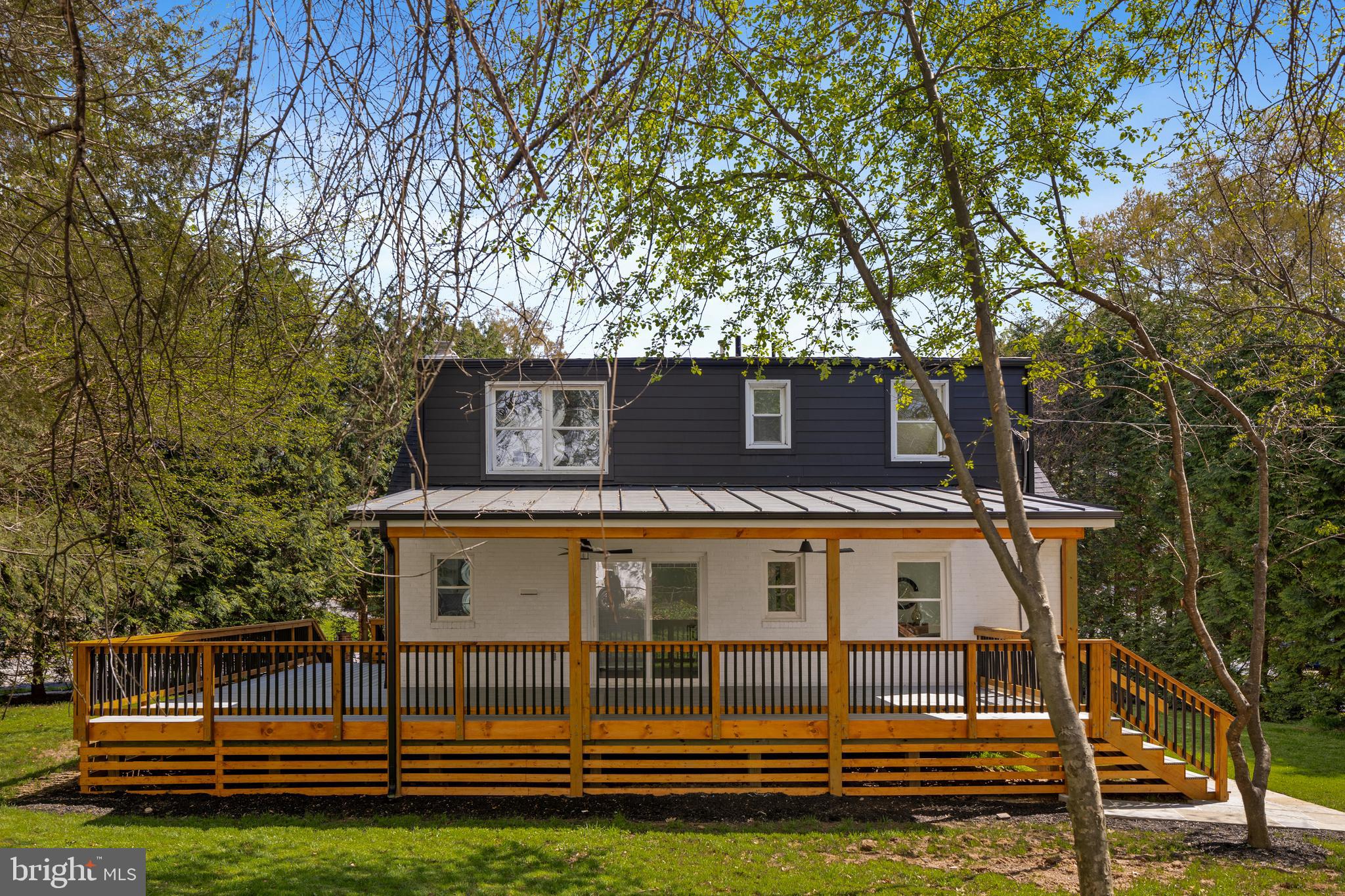 3700 LORCOM LANE