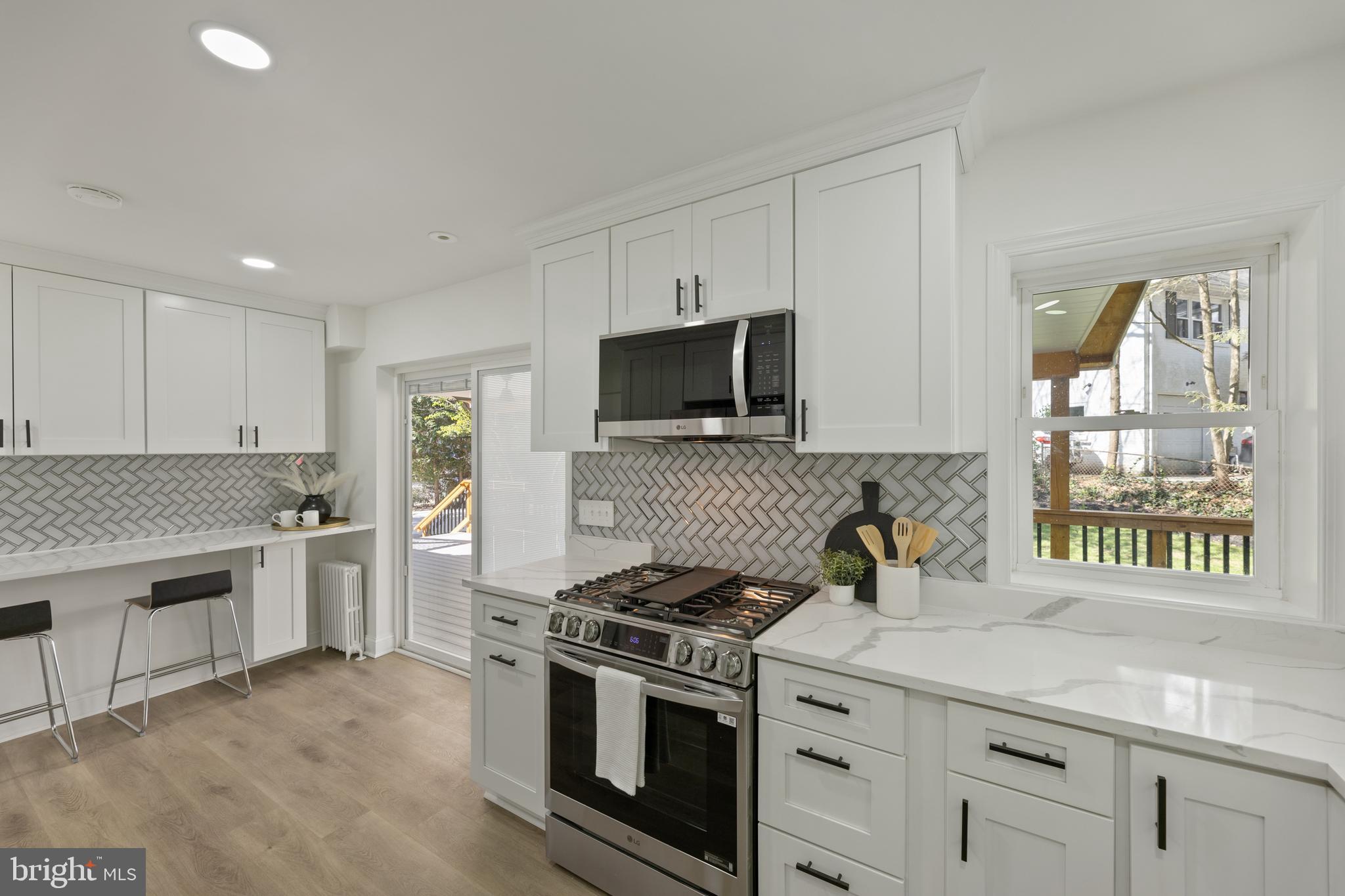 3700 LORCOM LANE