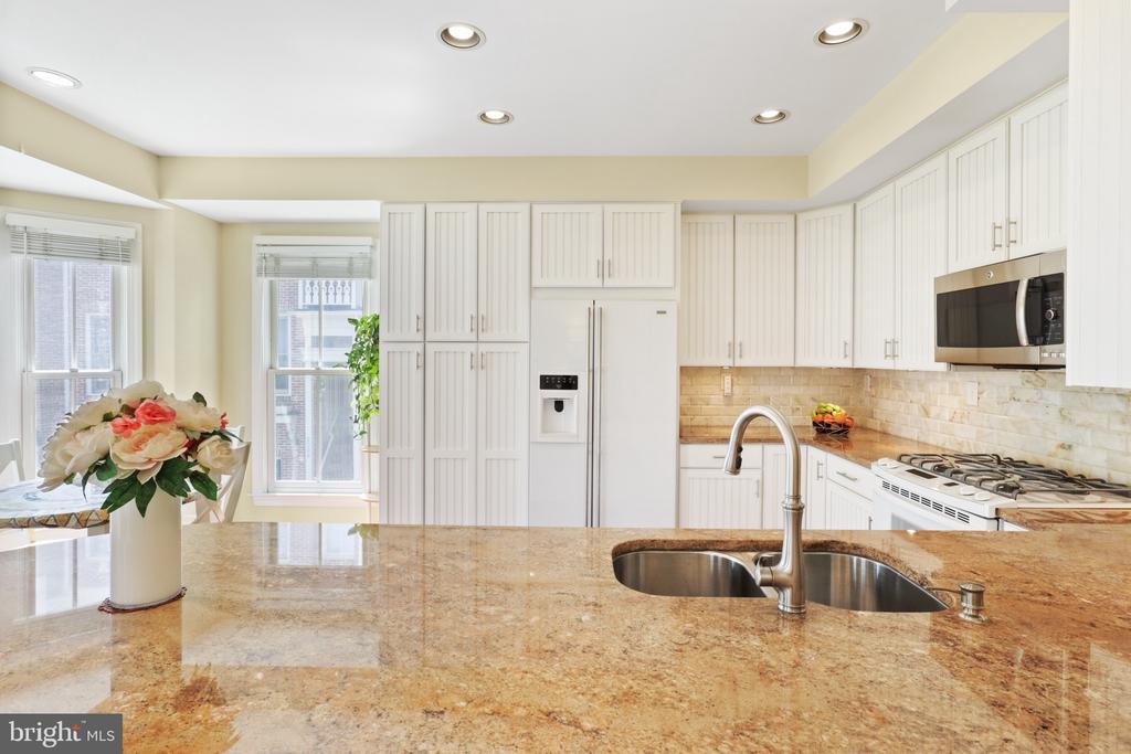 2331 N VAN BUREN COURT