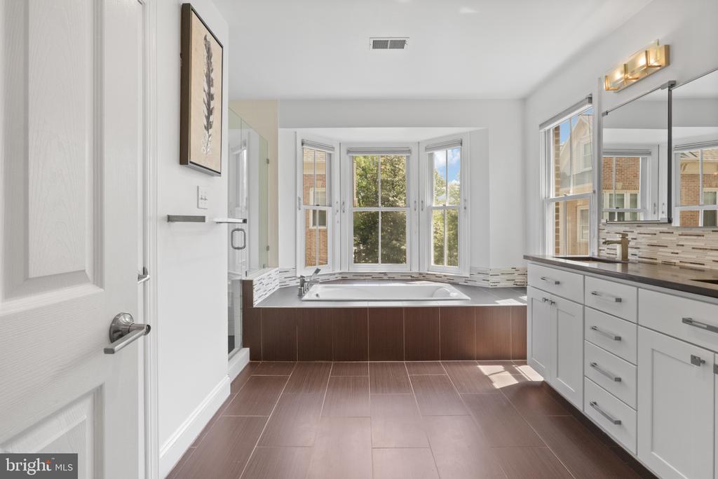 2331 N VAN BUREN COURT