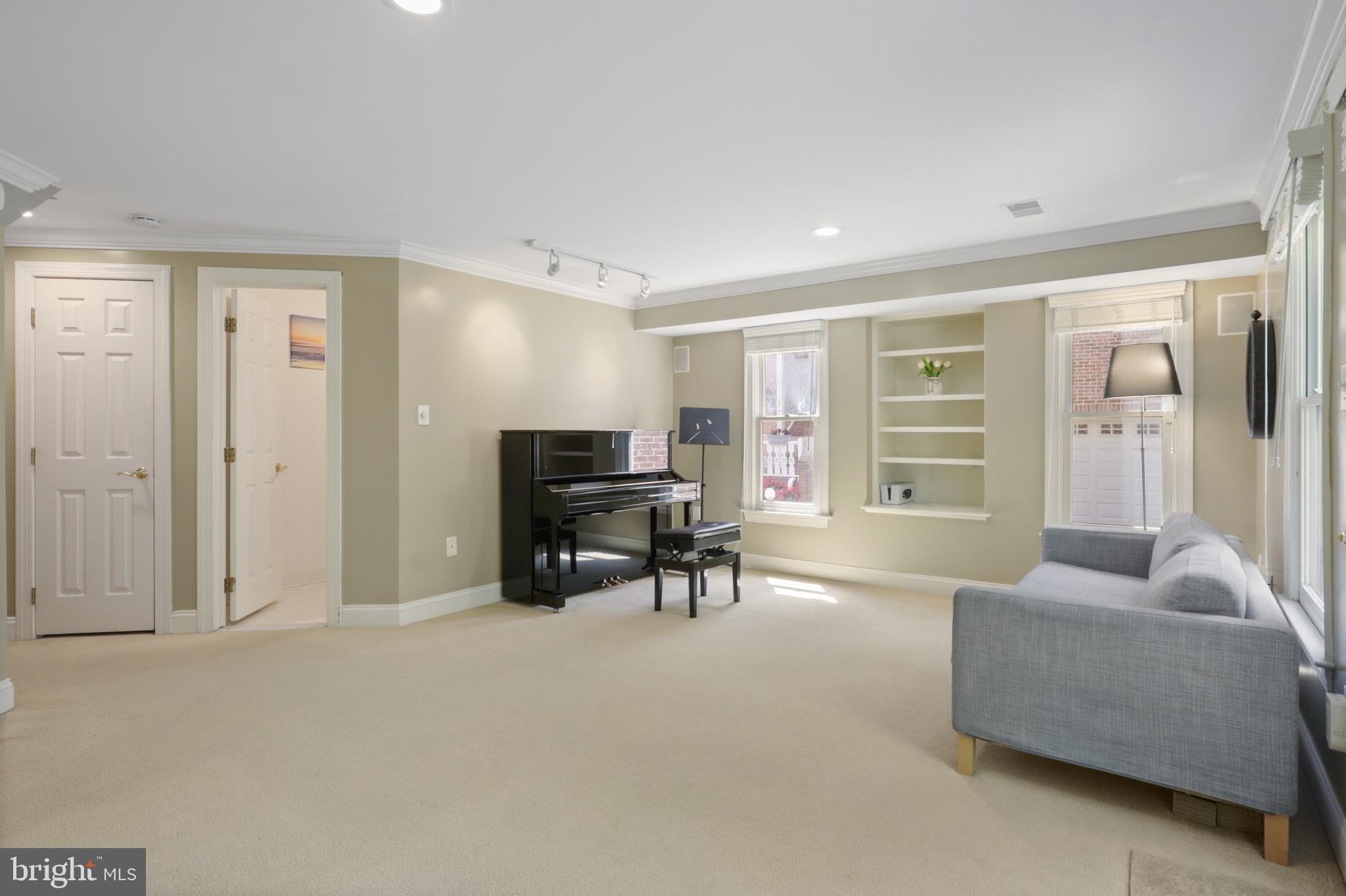 2331 N VAN BUREN COURT