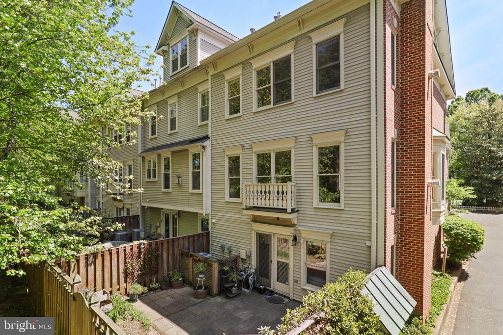 2331 N VAN BUREN COURT