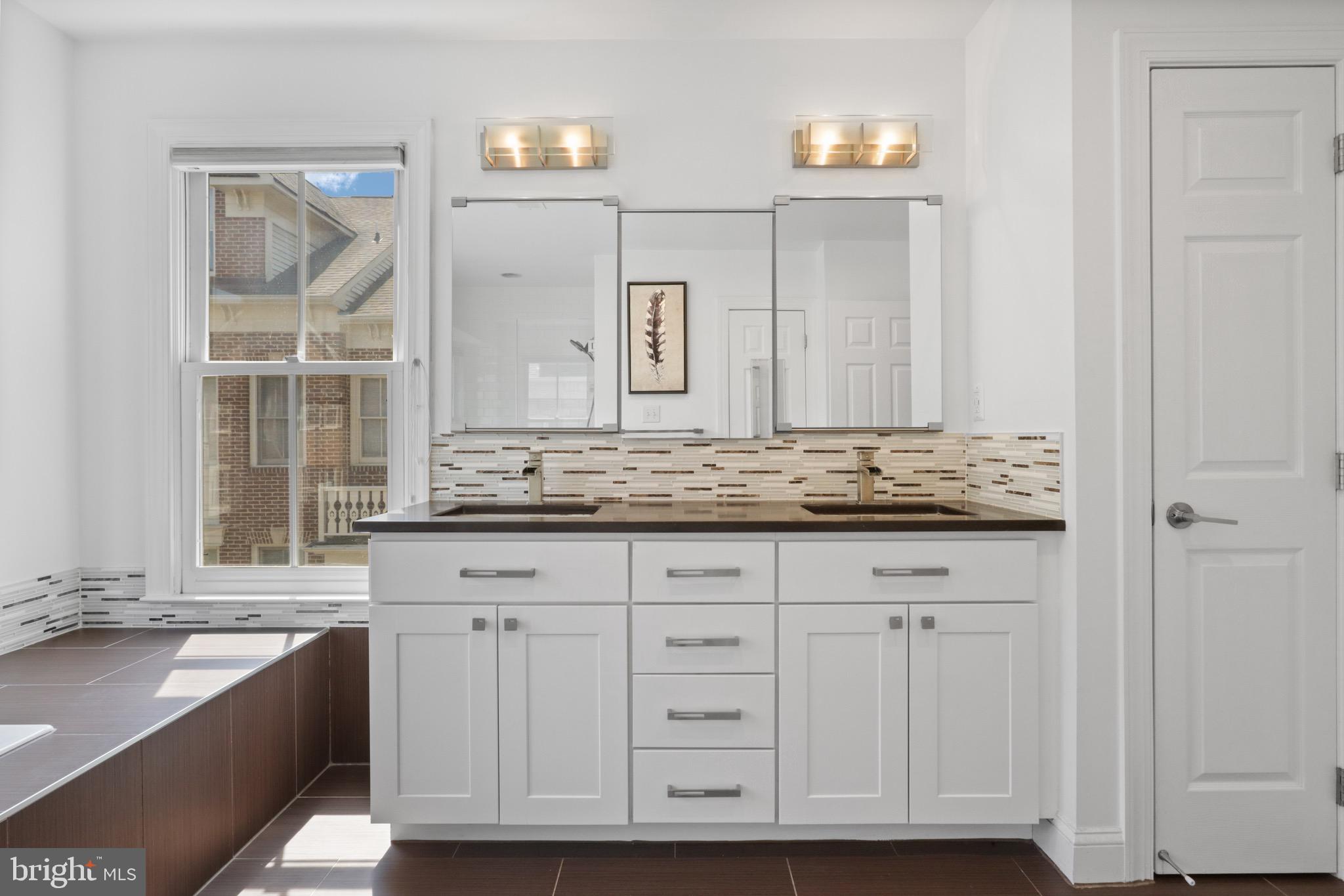 2331 N VAN BUREN COURT