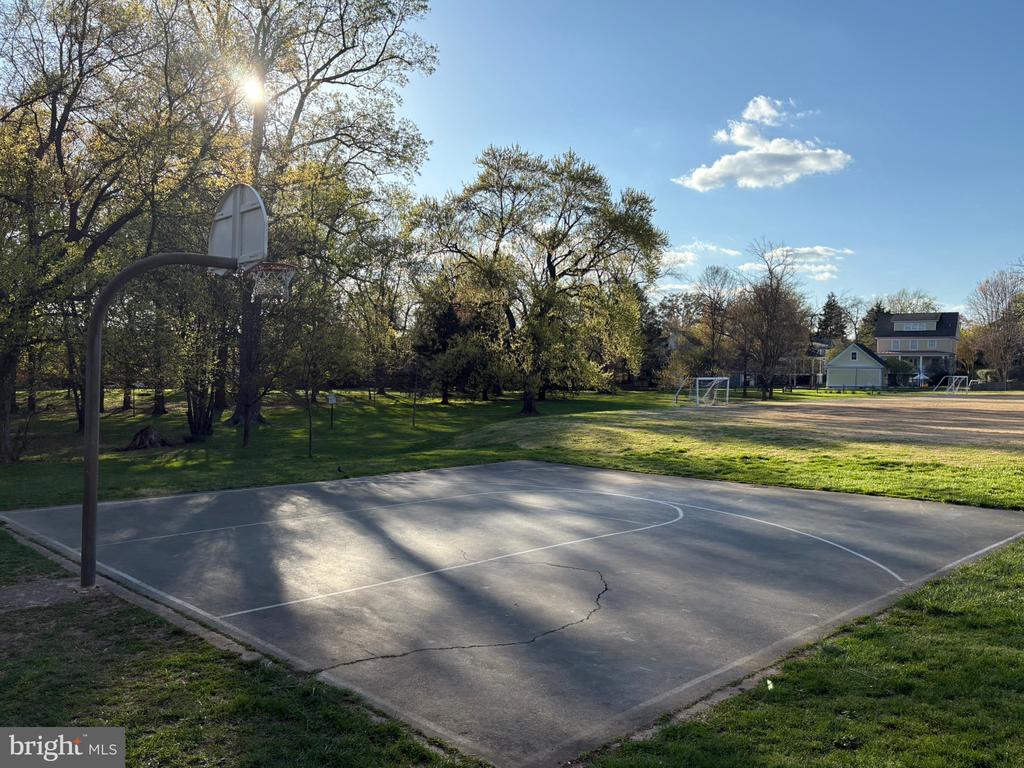 2331 N VAN BUREN COURT