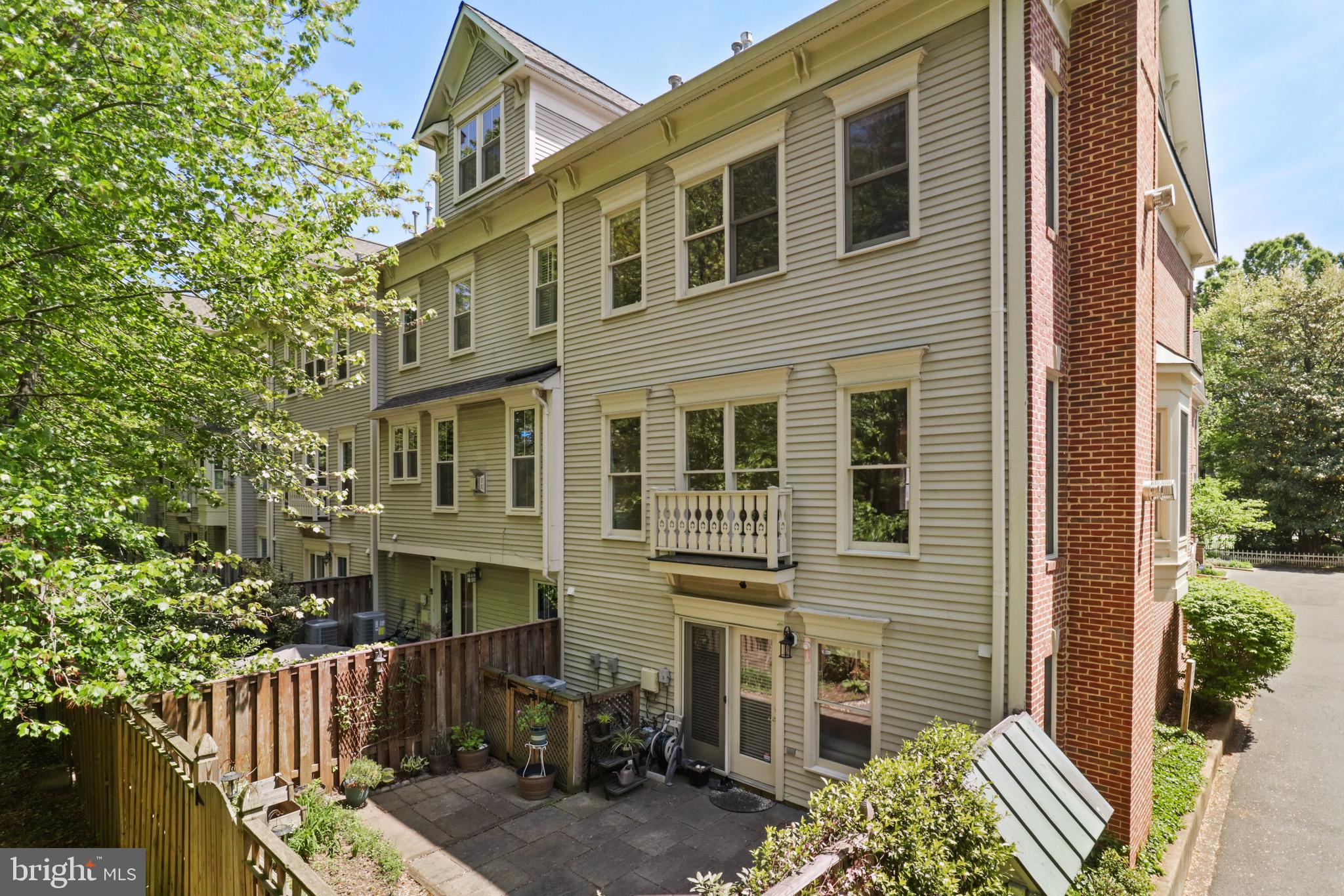 2331 N VAN BUREN COURT