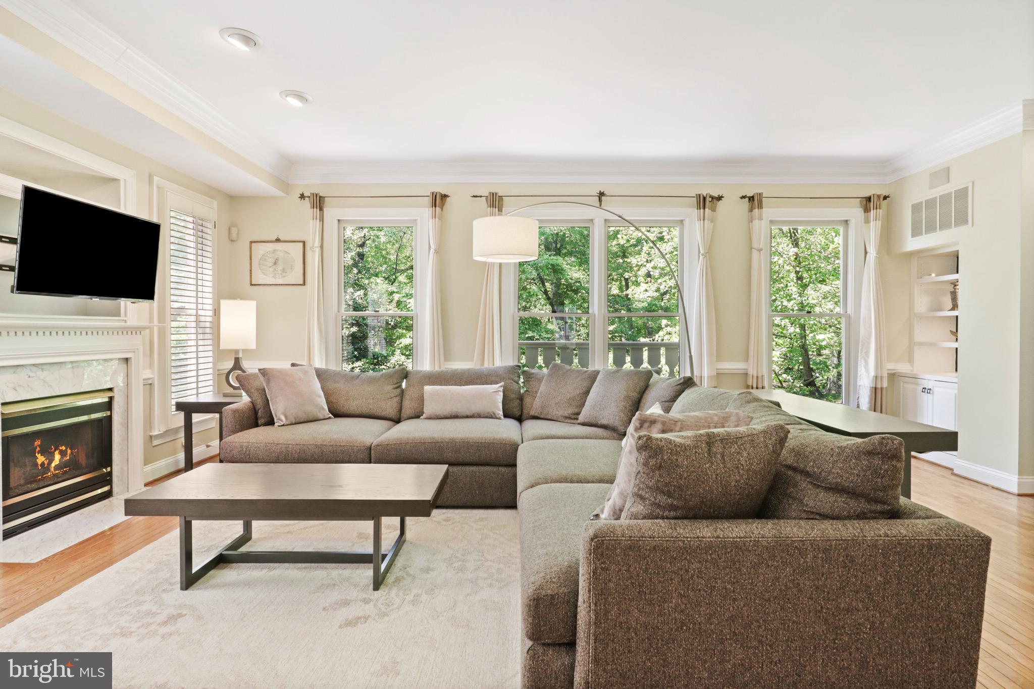 2331 N VAN BUREN COURT