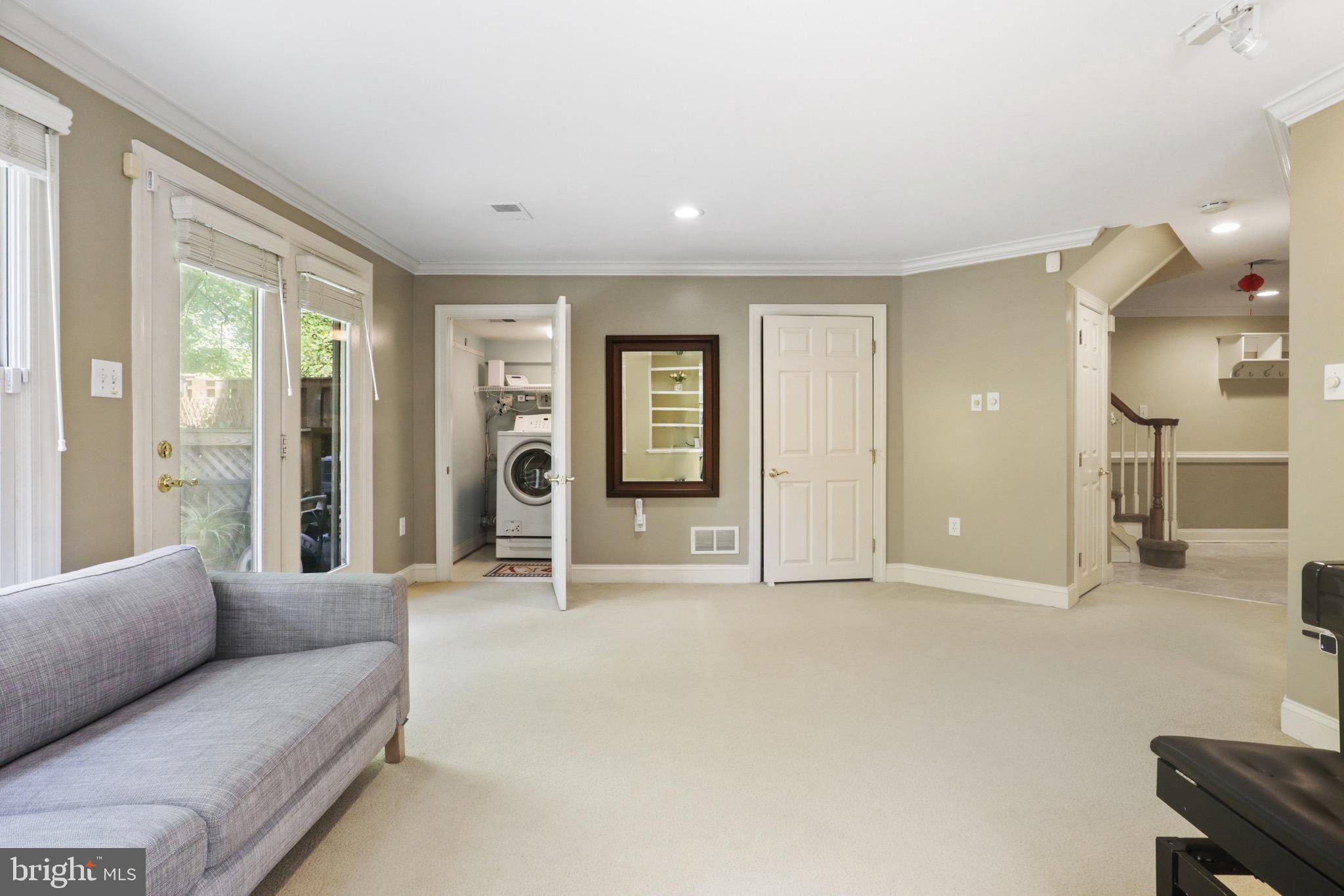 2331 N VAN BUREN COURT