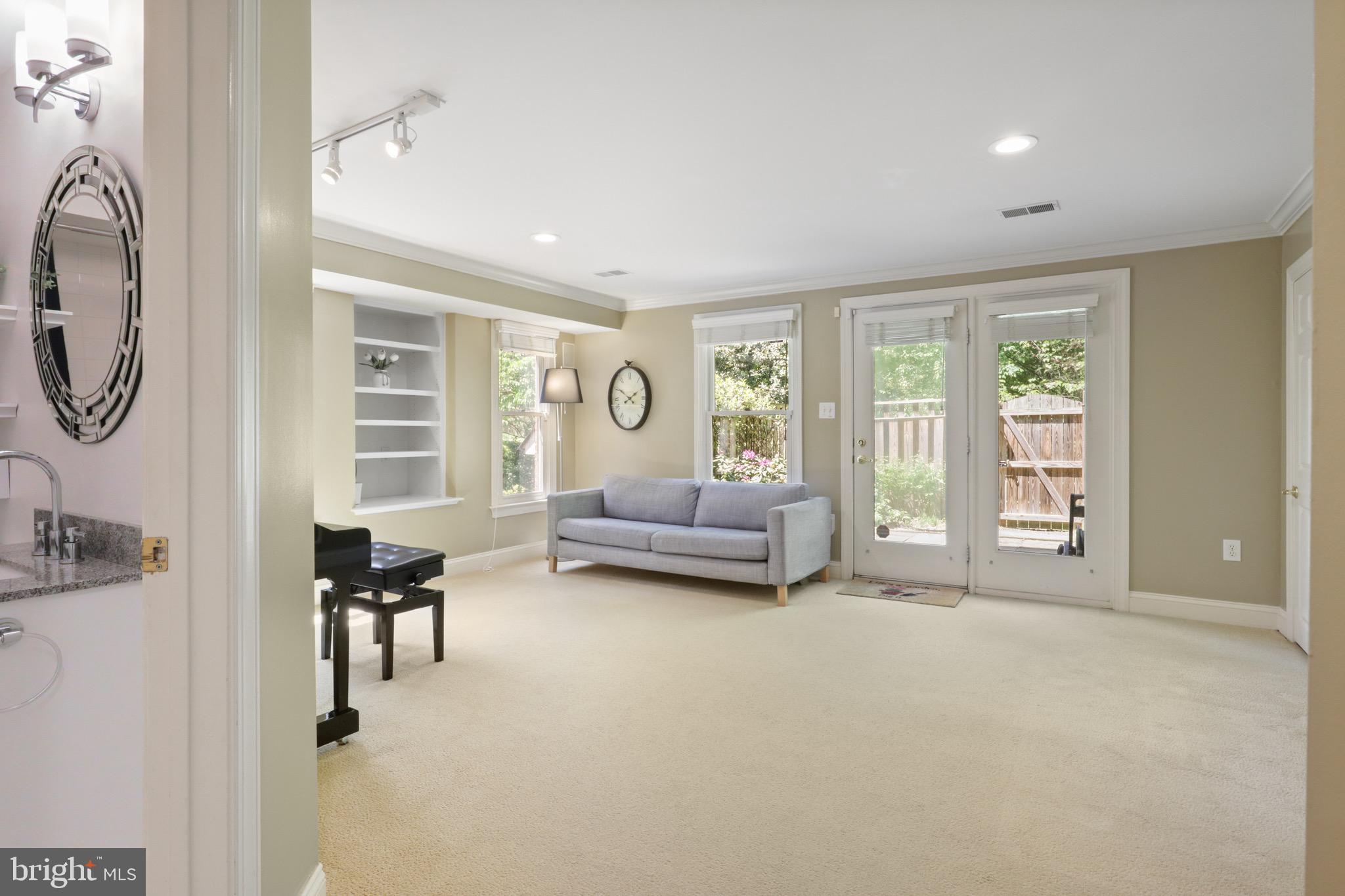 2331 N VAN BUREN COURT