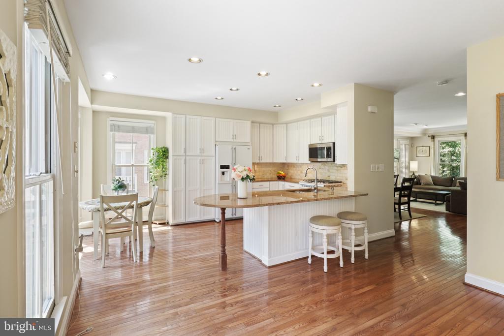 2331 N VAN BUREN COURT