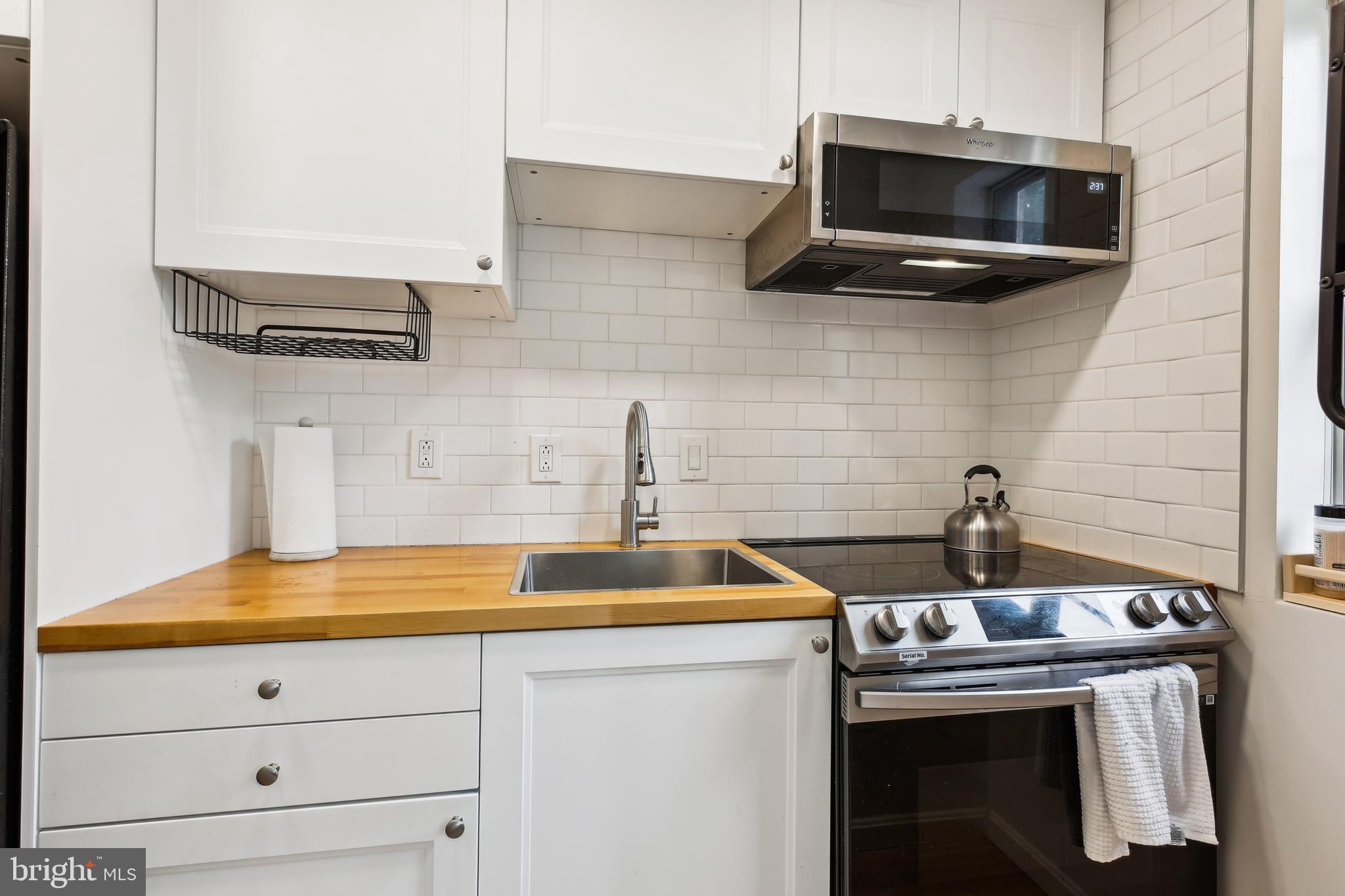 1728 QUEENS LANE 3-181