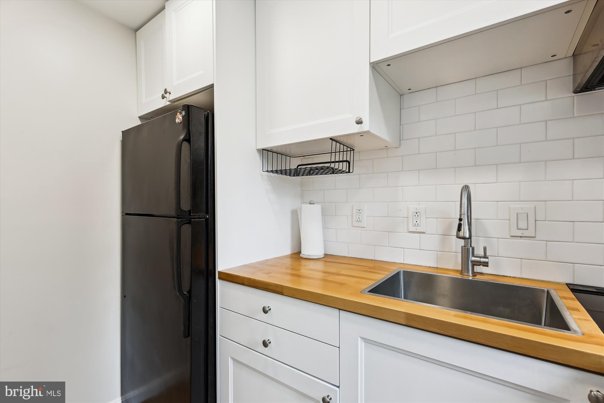 1728 QUEENS LANE 3-181