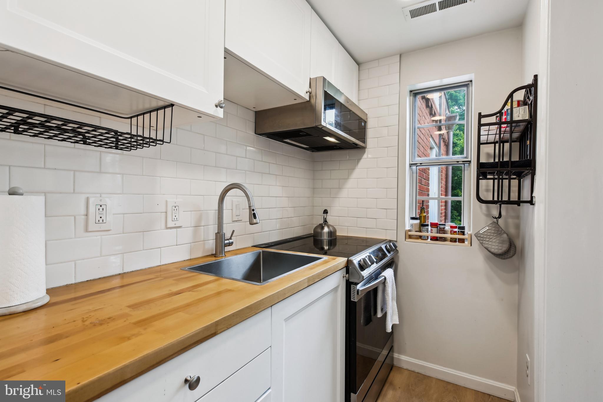1728 QUEENS LANE 3-181