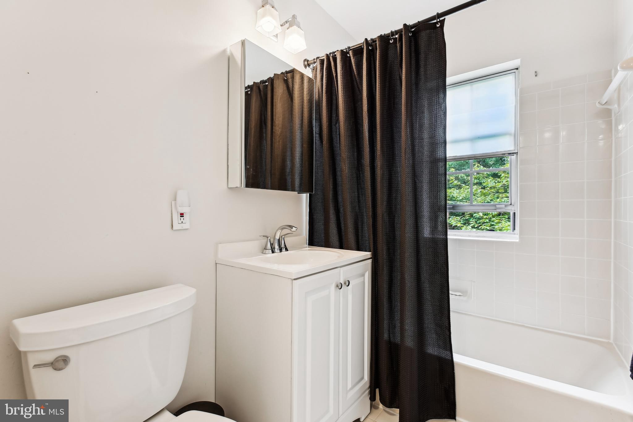 1728 QUEENS LANE 3-181