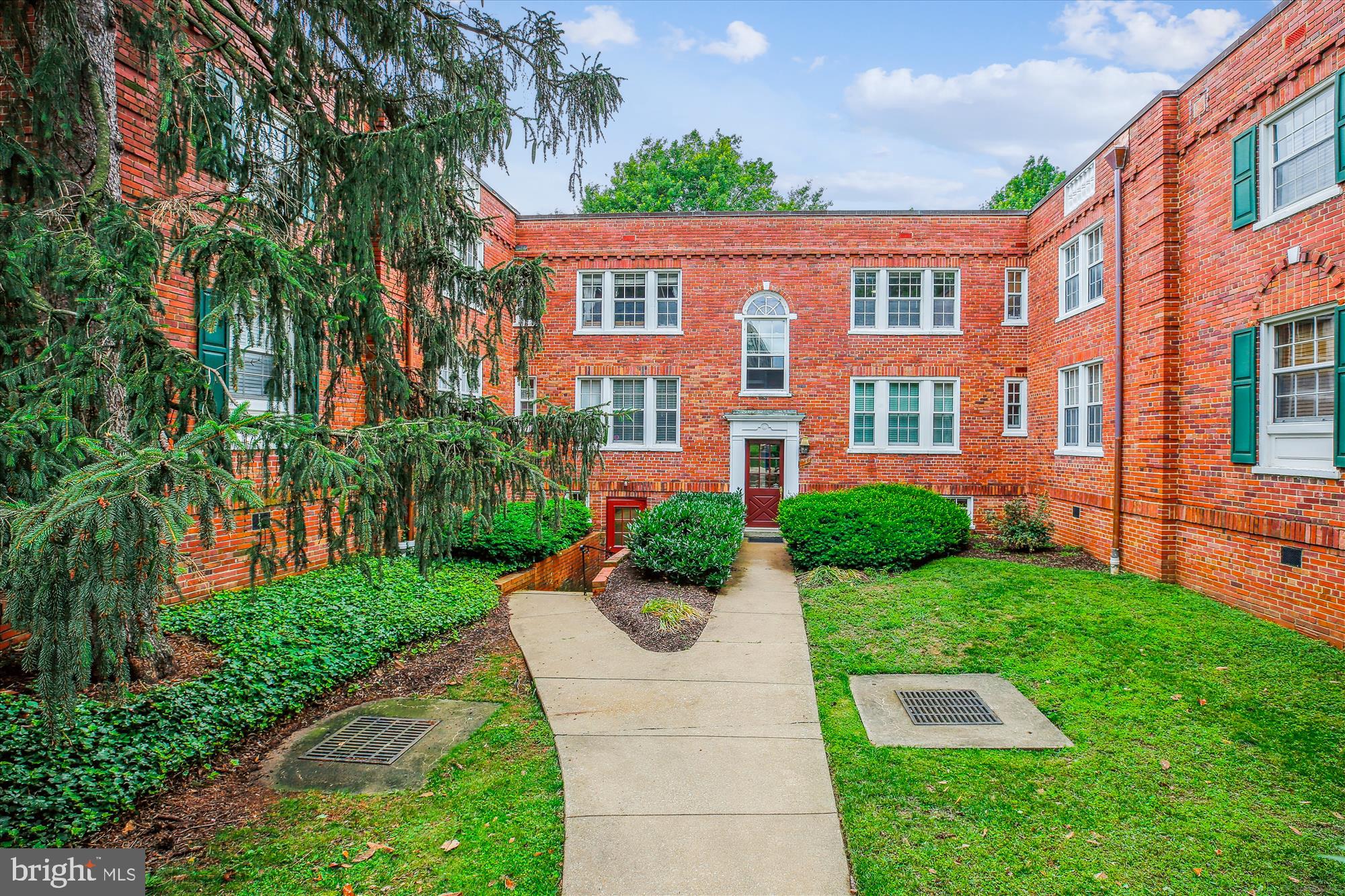 1728 QUEENS LANE 3-181