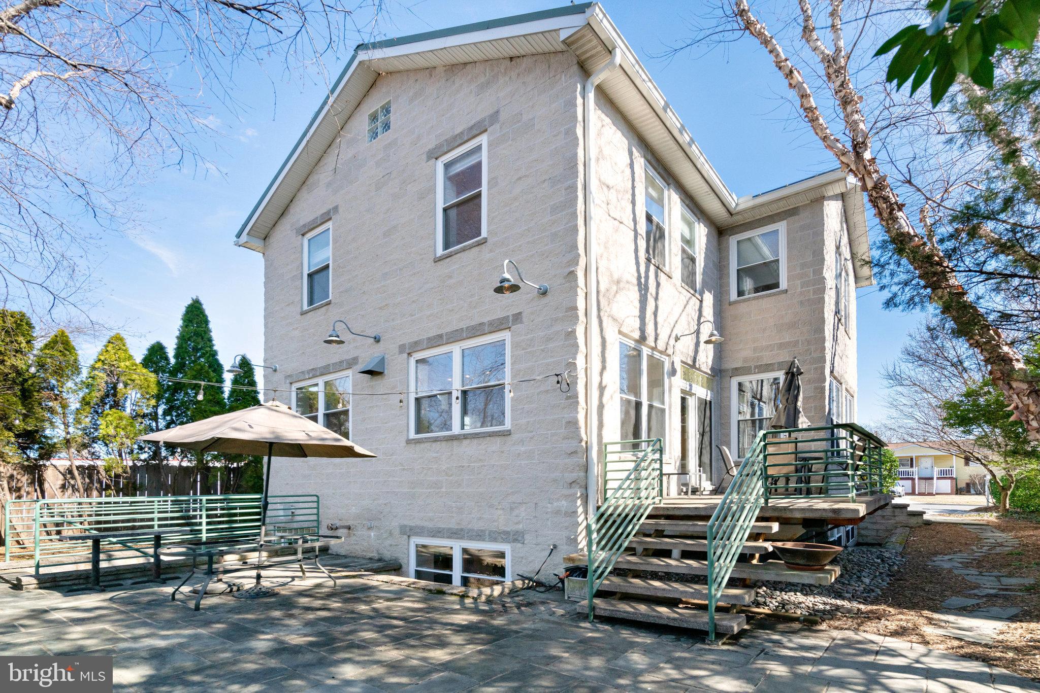 2222 N EMERSON STREET