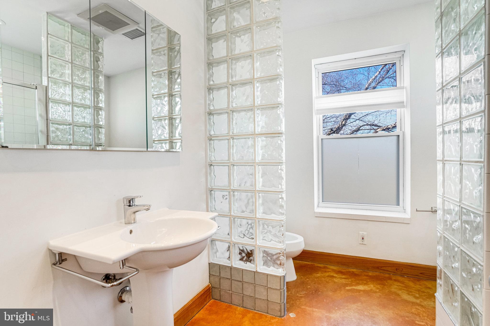 2222 N EMERSON STREET