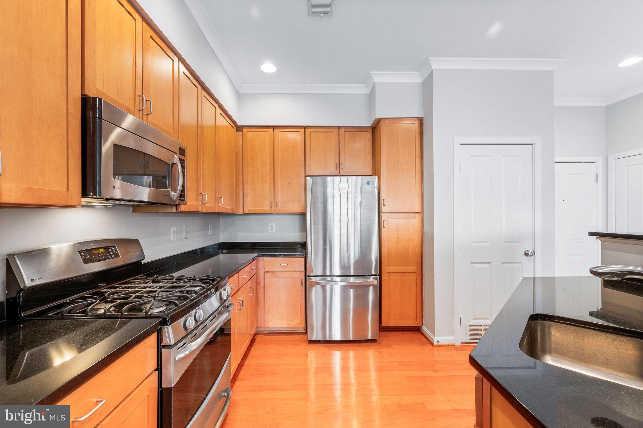 2220 FAIRFAX DRIVE PH07