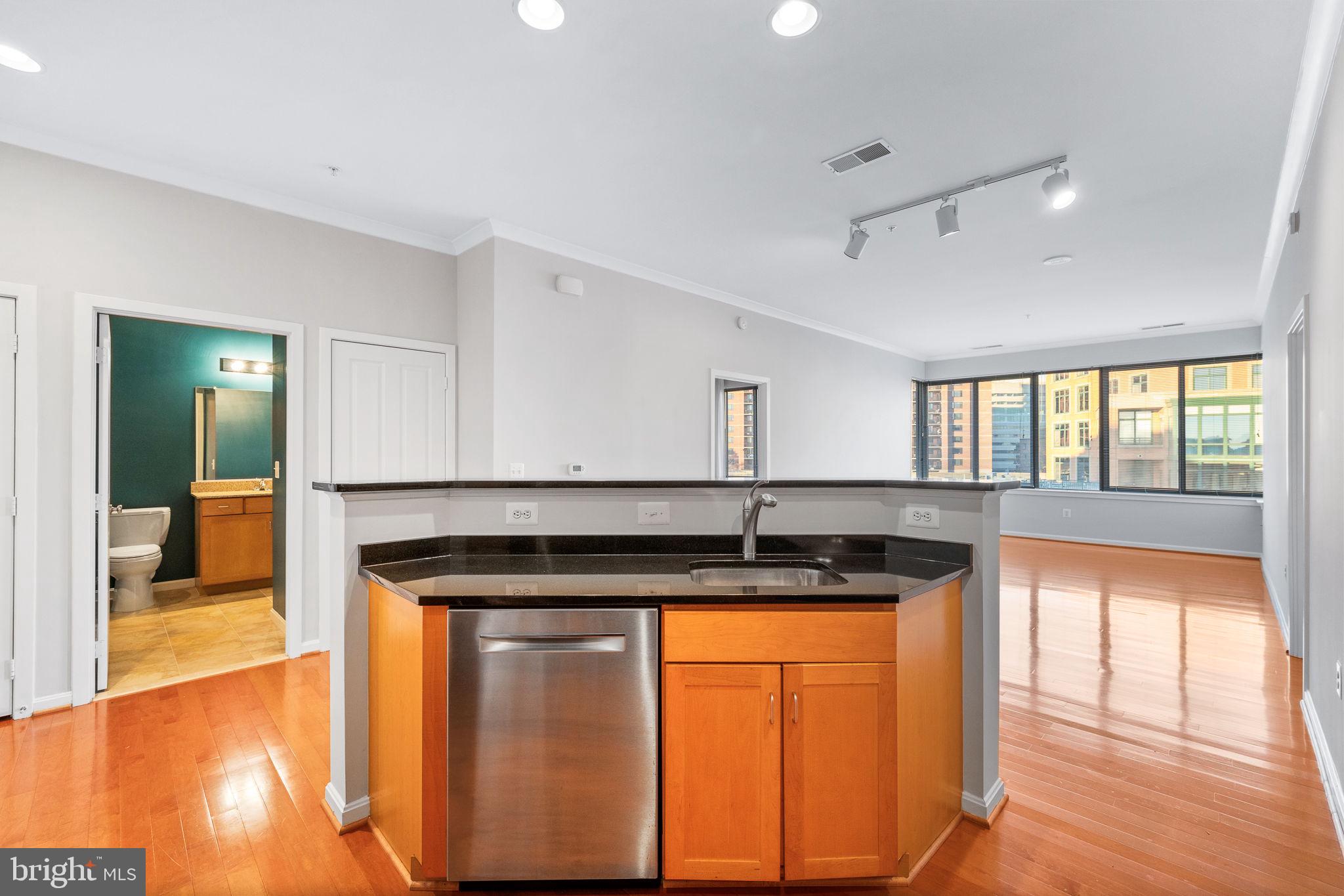 2220 FAIRFAX DRIVE PH07