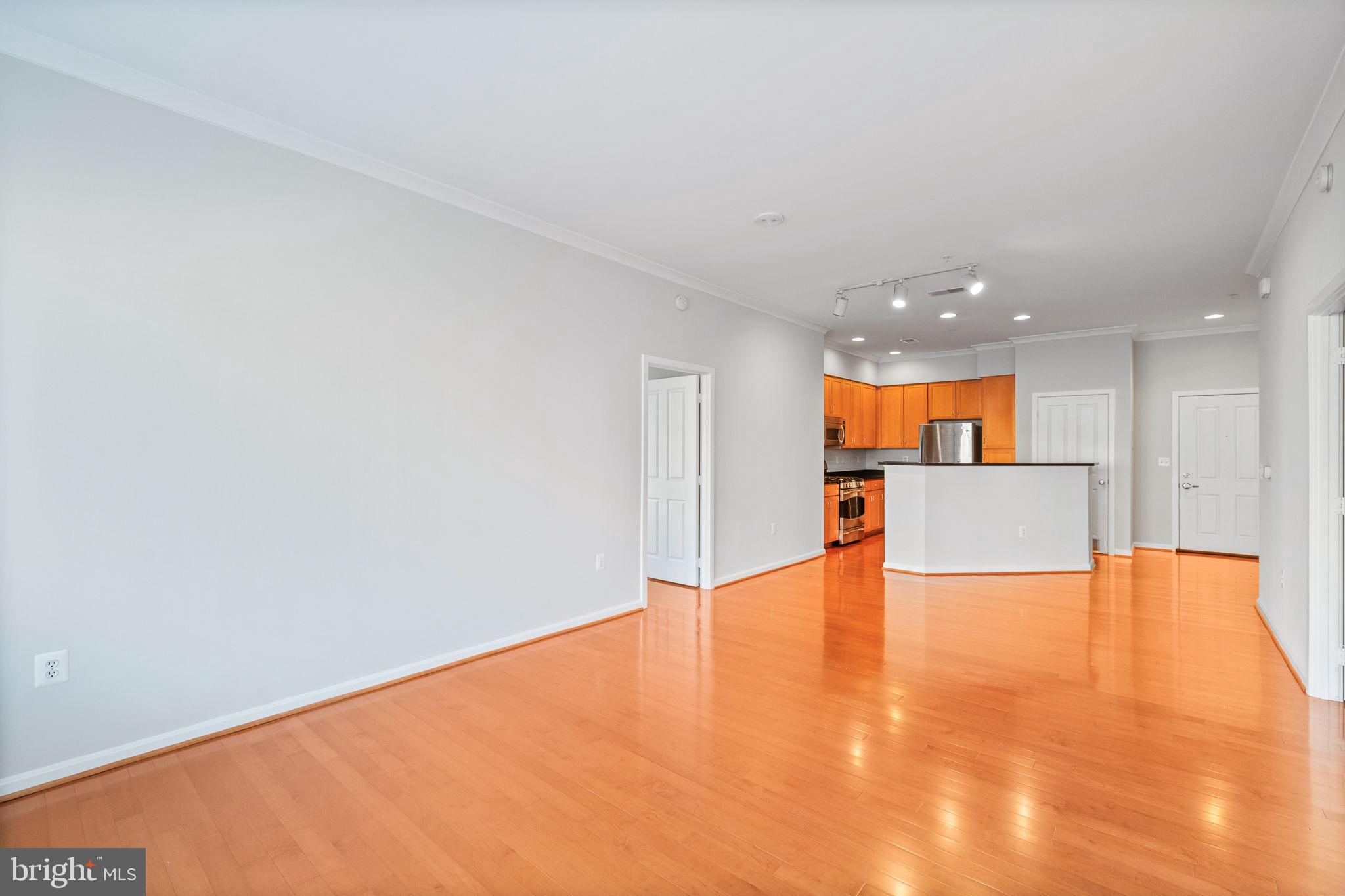 2220 FAIRFAX DRIVE PH07