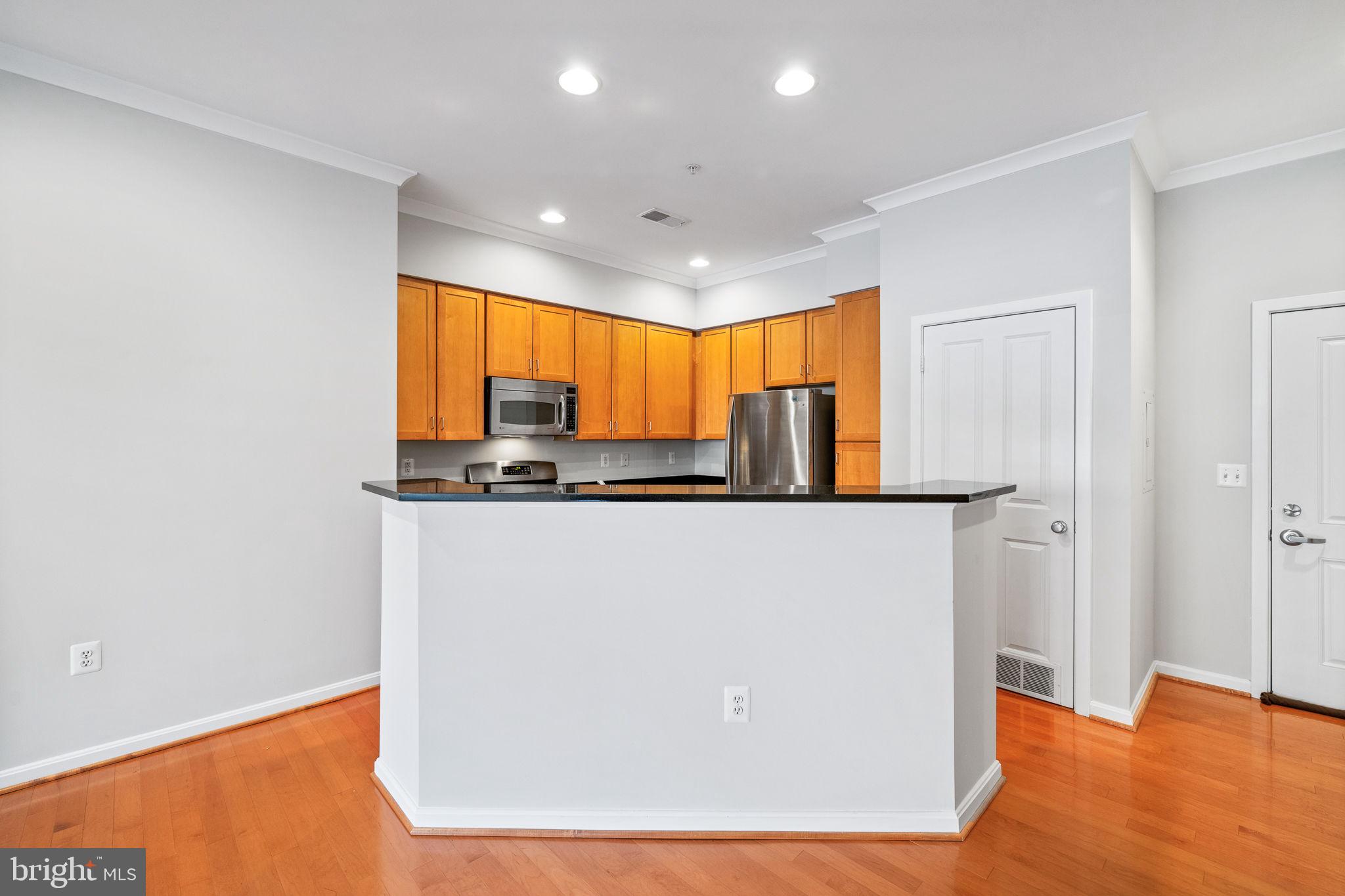 2220 FAIRFAX DRIVE PH07