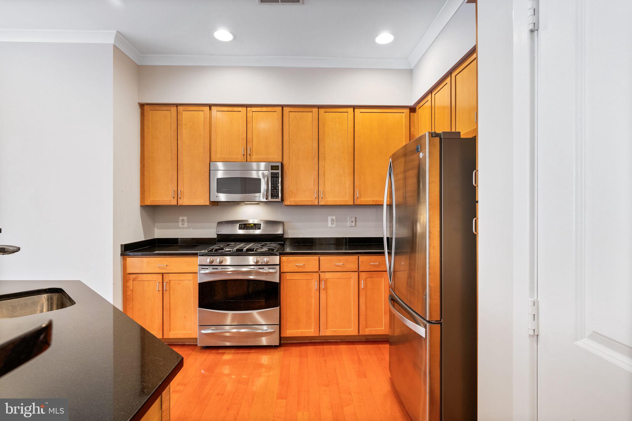 2220 FAIRFAX DRIVE PH07