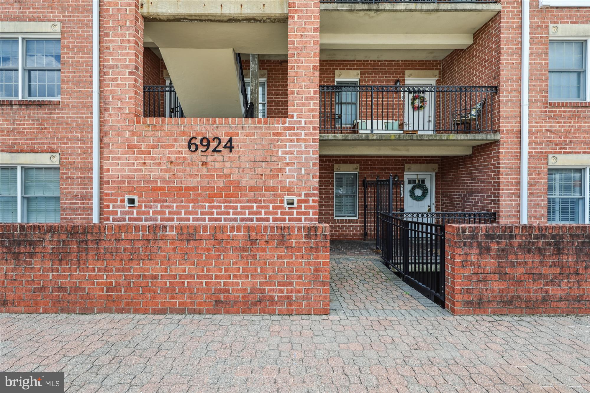 6924 FAIRFAX DRIVE 114