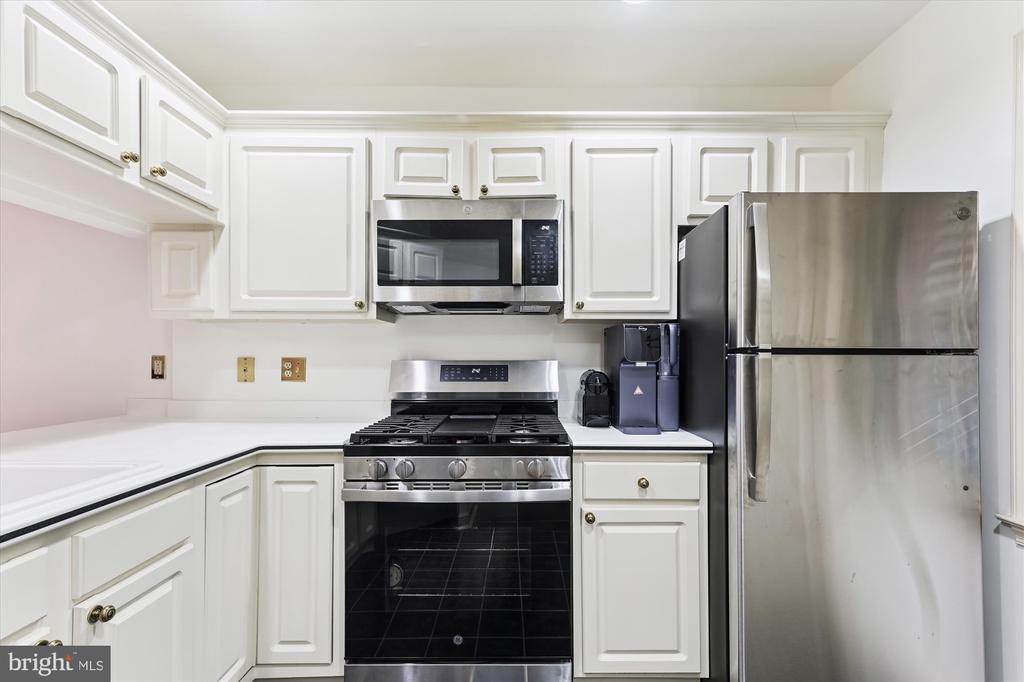 6924 FAIRFAX DRIVE 114