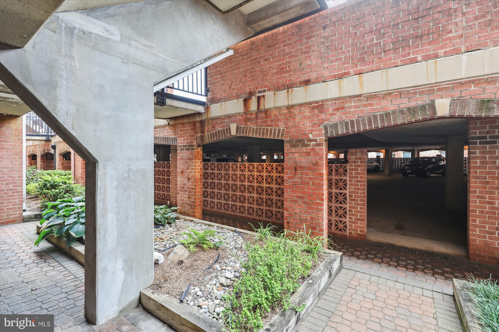 6924 FAIRFAX DRIVE 114