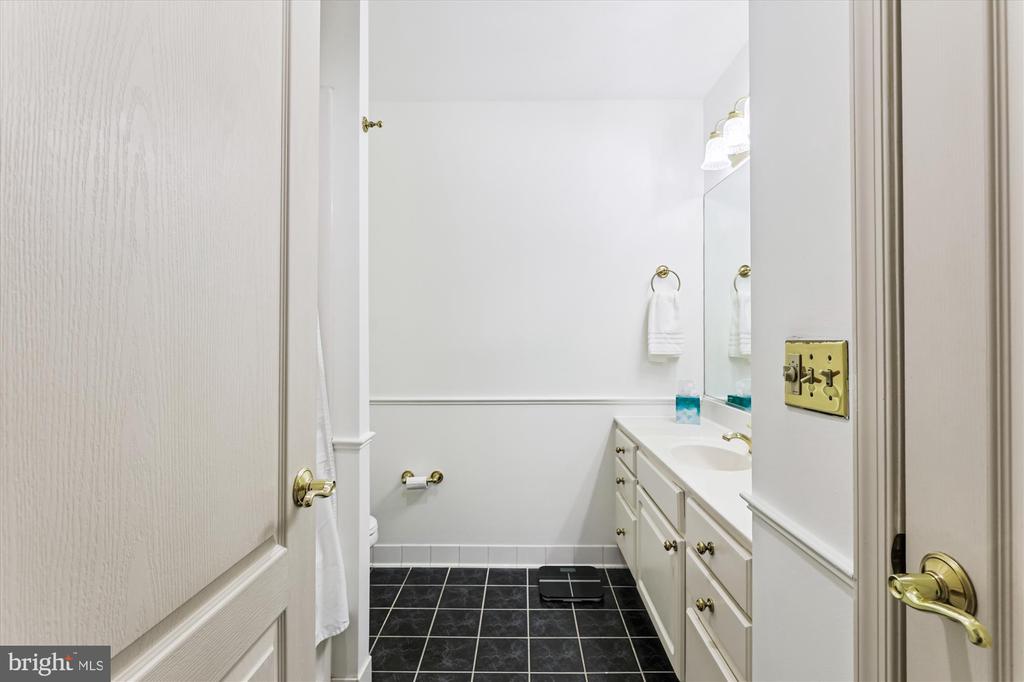 6924 FAIRFAX DRIVE 114