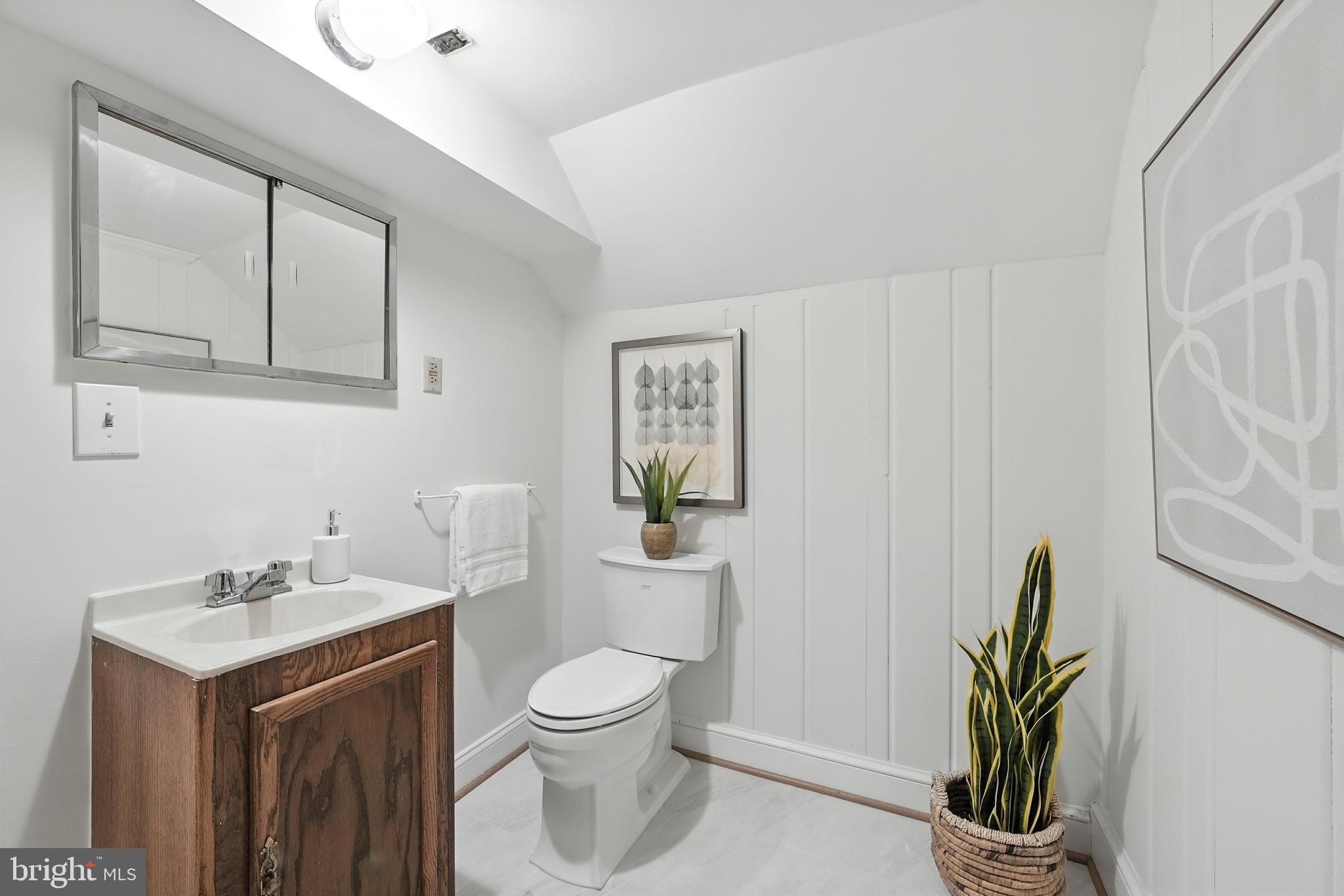 2313 N WAKEFIELD STREET