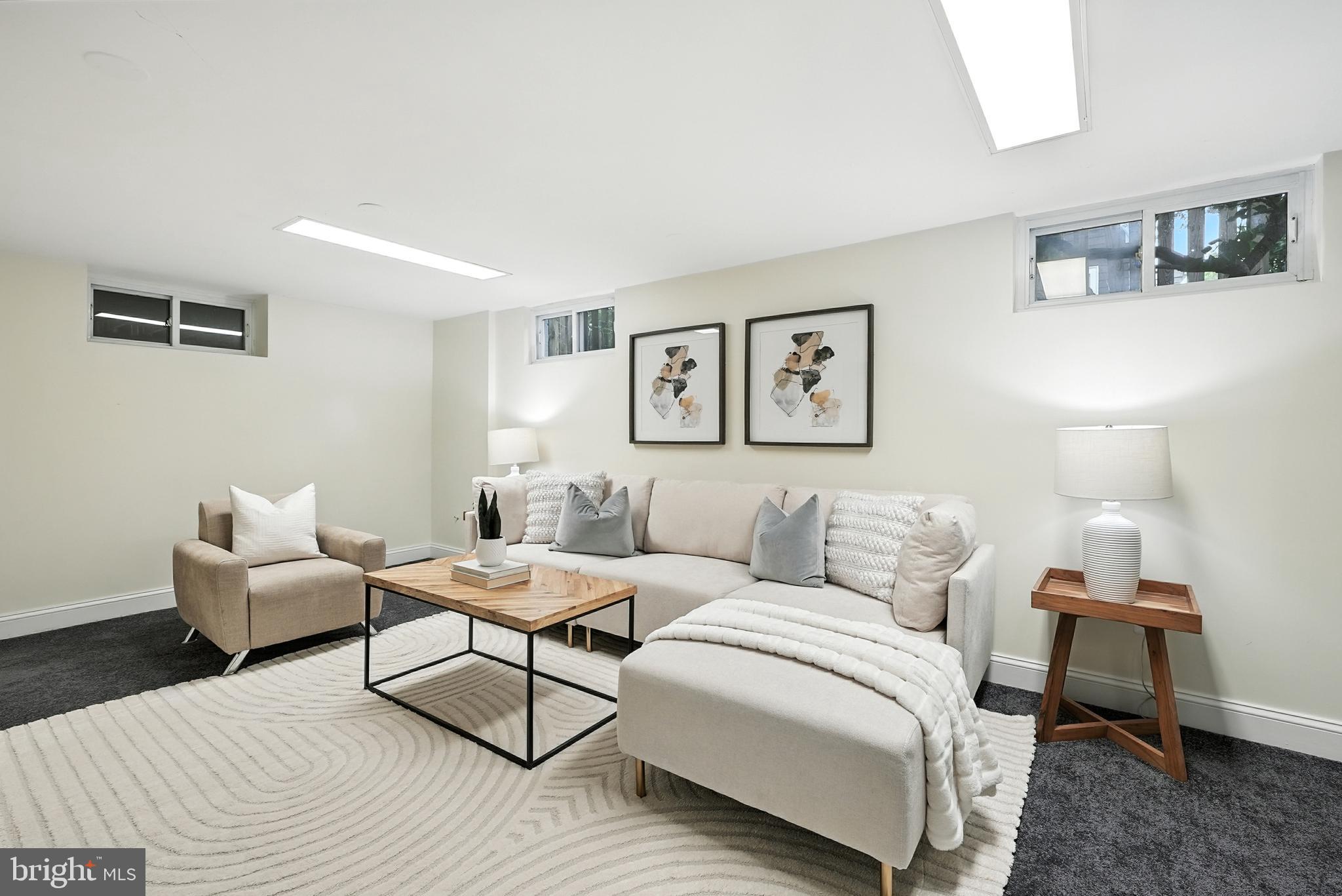 2313 N WAKEFIELD STREET