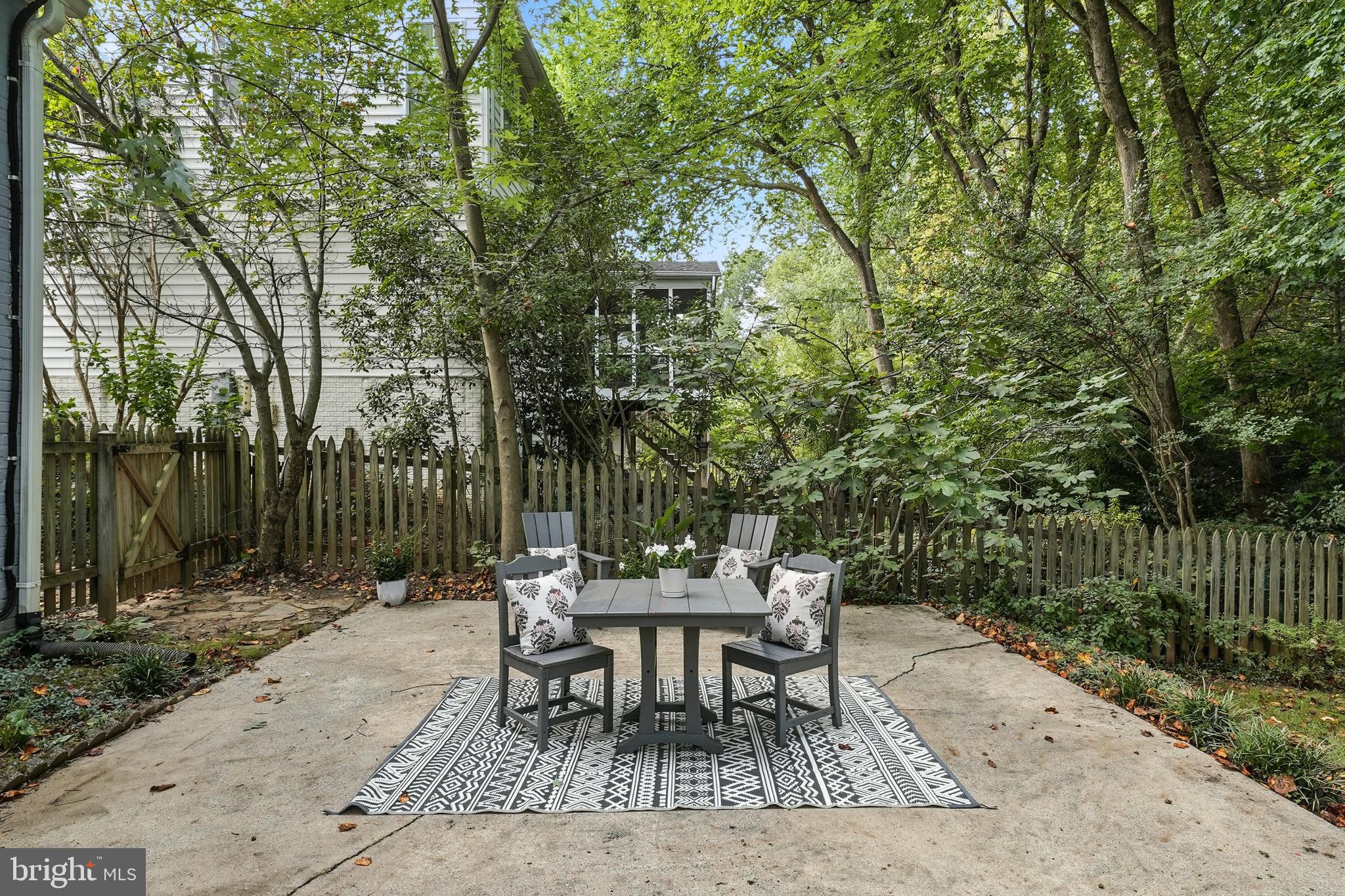 2313 N WAKEFIELD STREET